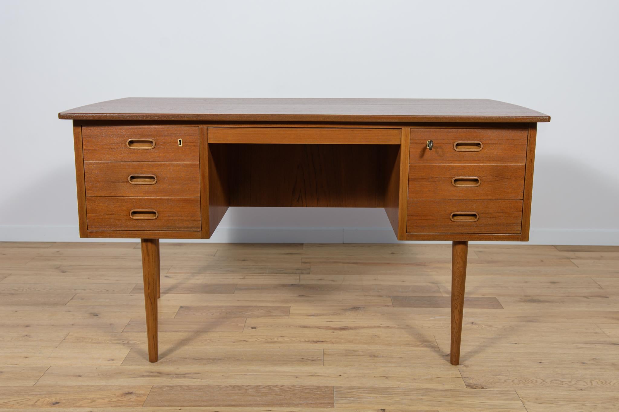 Woodwork Mid-Century Freestanding Teak Desk, 1960s For Sale