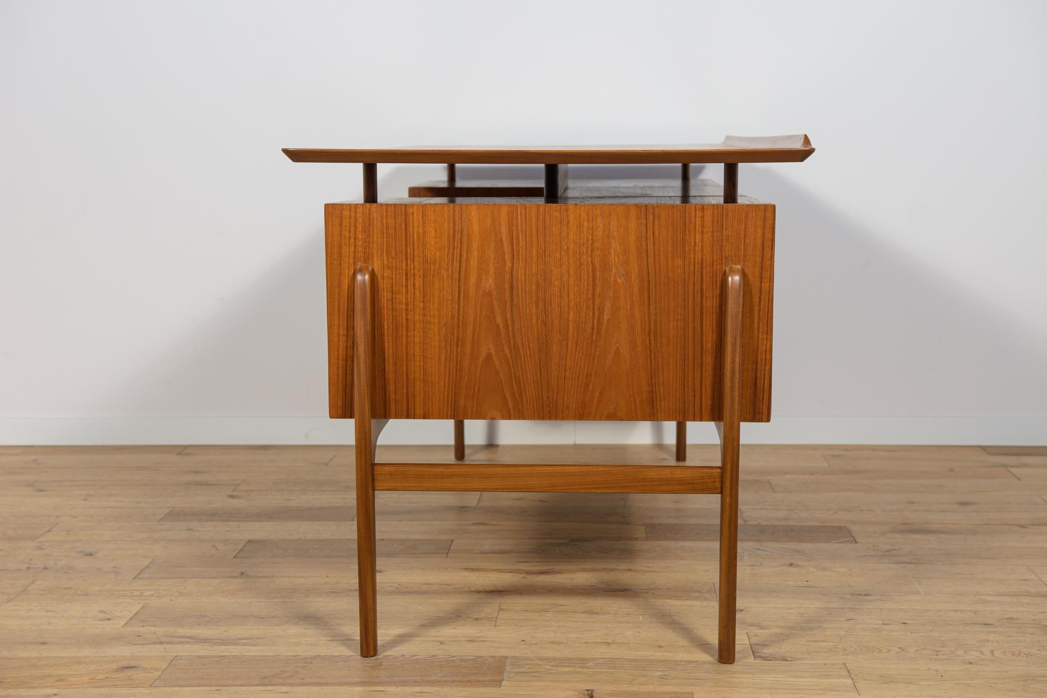 Freistehender Teakholz-Schreibtisch aus der Jahrhundertmitte, 1960er Jahre (Holzarbeit) im Angebot