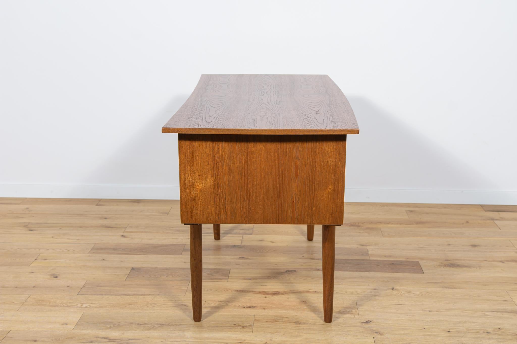 Mid-Century Freestanding Teak Desk, 1960s In Excellent Condition For Sale In GNIEZNO, 30