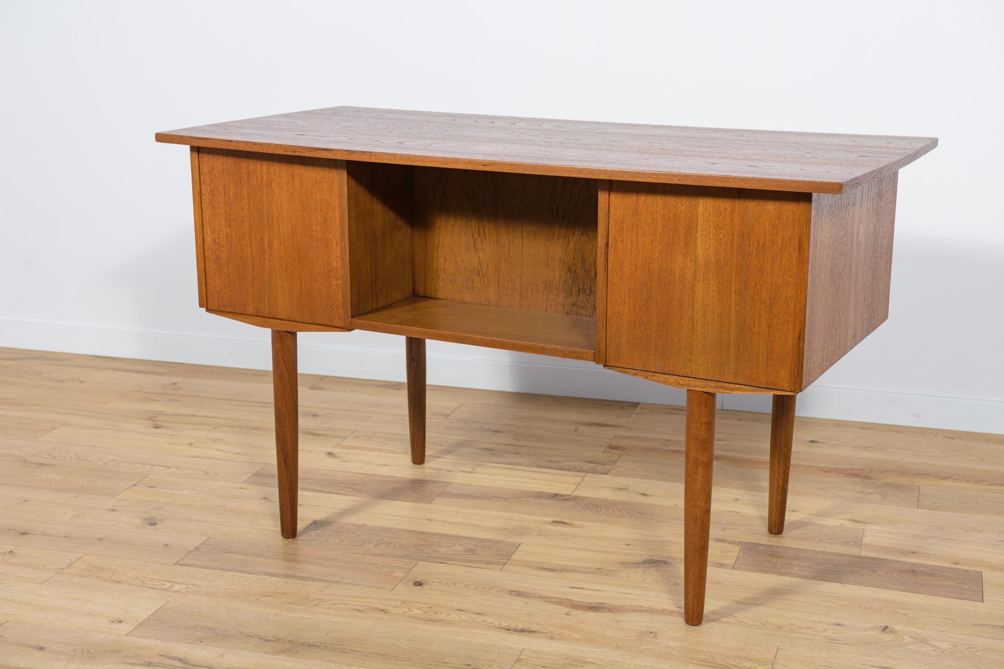 Mid-Century Freestanding Teak Desk, 1960s For Sale 1