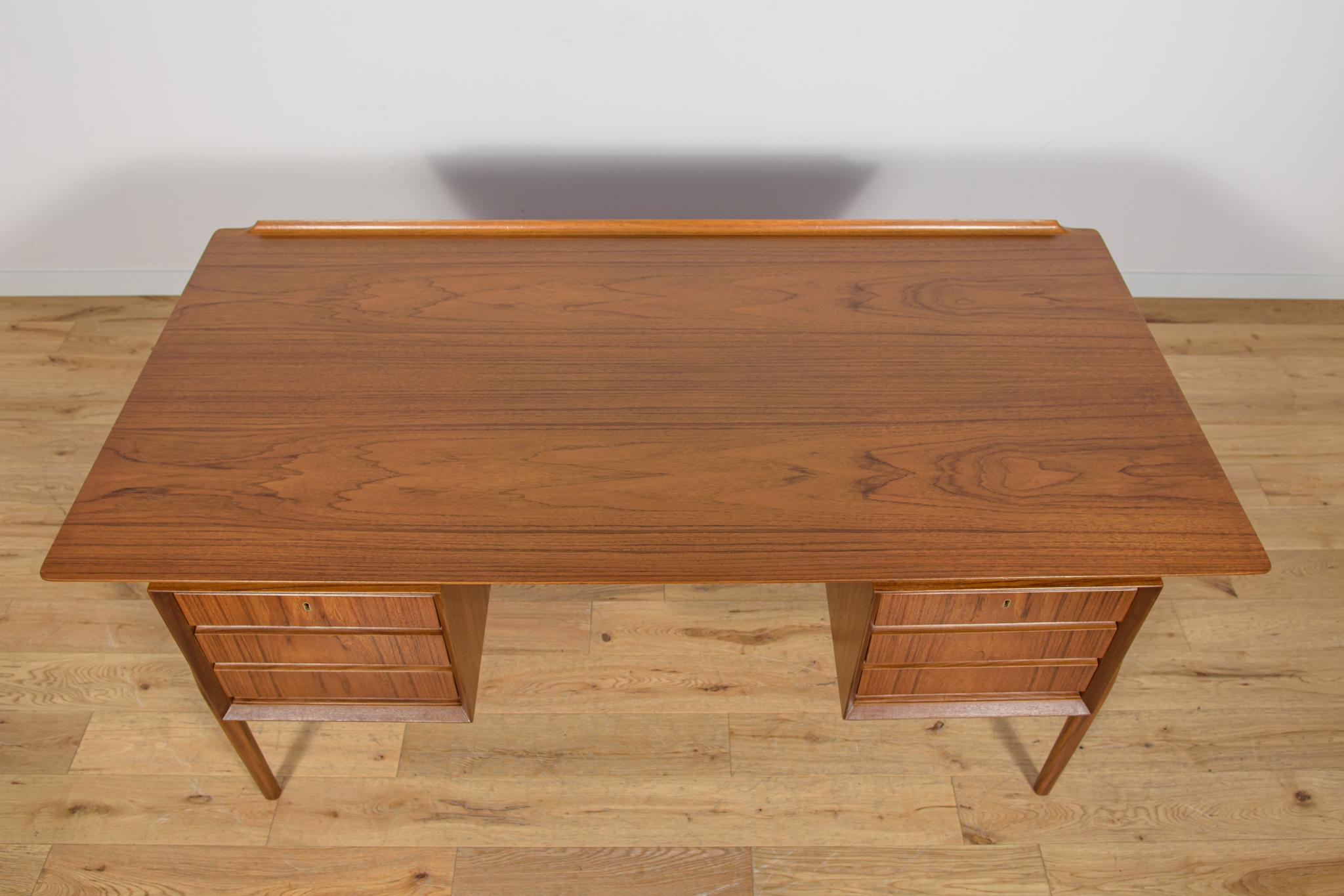 Freistehender Teakholz-Schreibtisch aus der Jahrhundertmitte, 1960er Jahre im Angebot 1