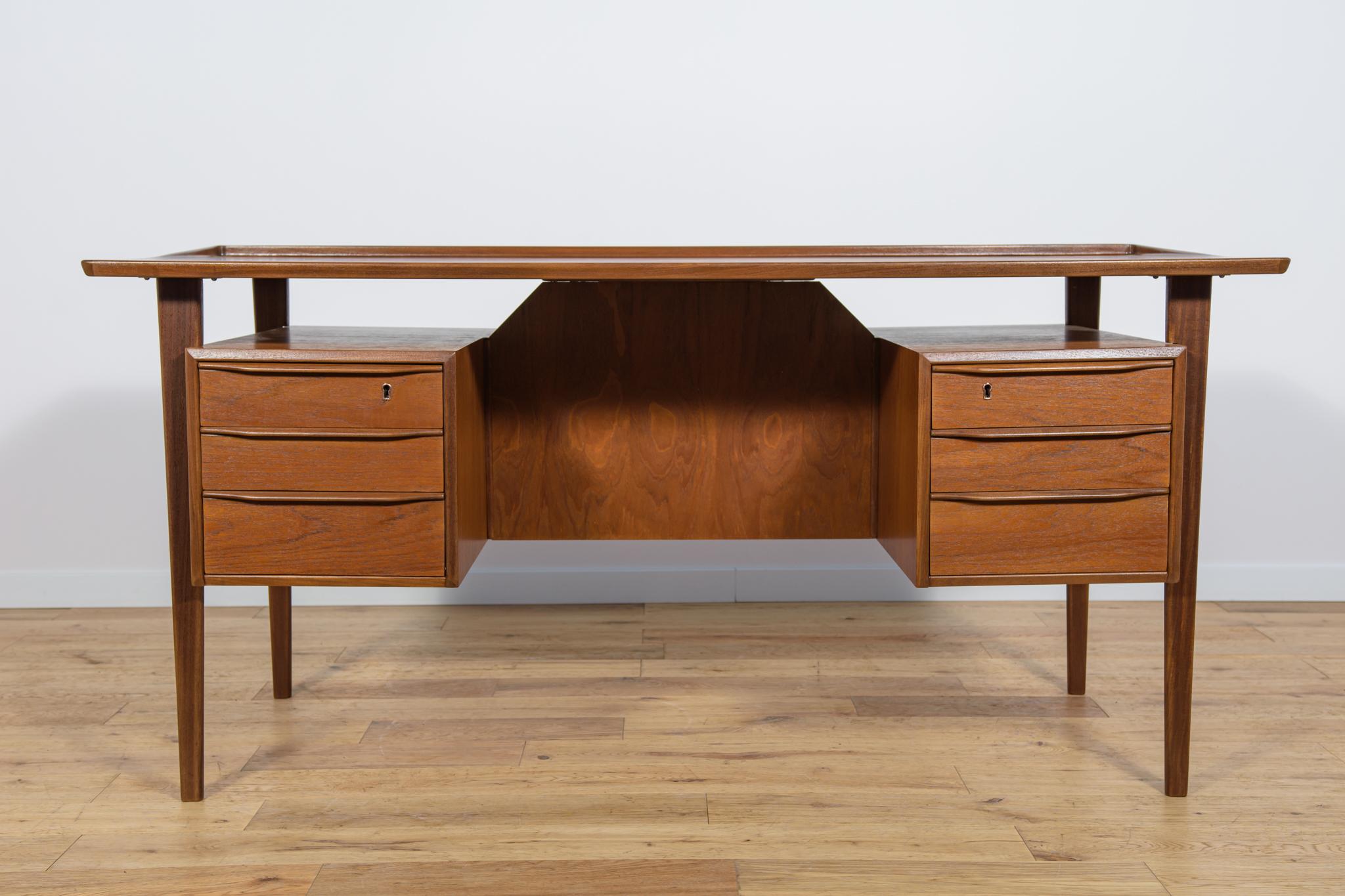 Freistehender Teakholz-Schreibtisch von Peter Løvig Nielsen, 1960er Jahre (Moderne der Mitte des Jahrhunderts) im Angebot