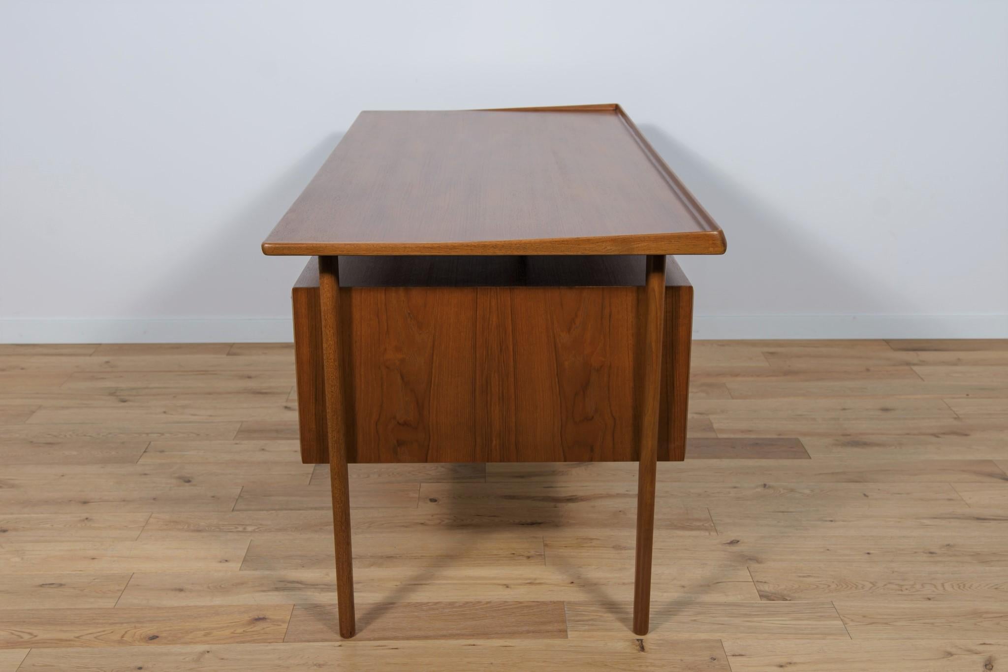 Mid-Century Freestanding Teak Desk by Peter Løvig Nielsen, 1960s In Excellent Condition For Sale In GNIEZNO, 30