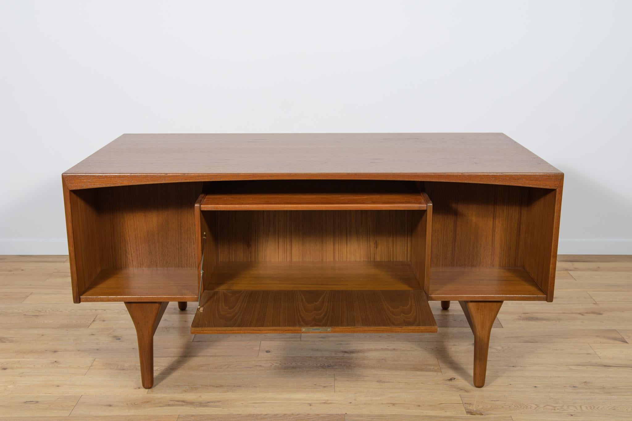 Mid-Century Freestanding teak Desk by Valdemar Mortensen, 1960s For Sale 2