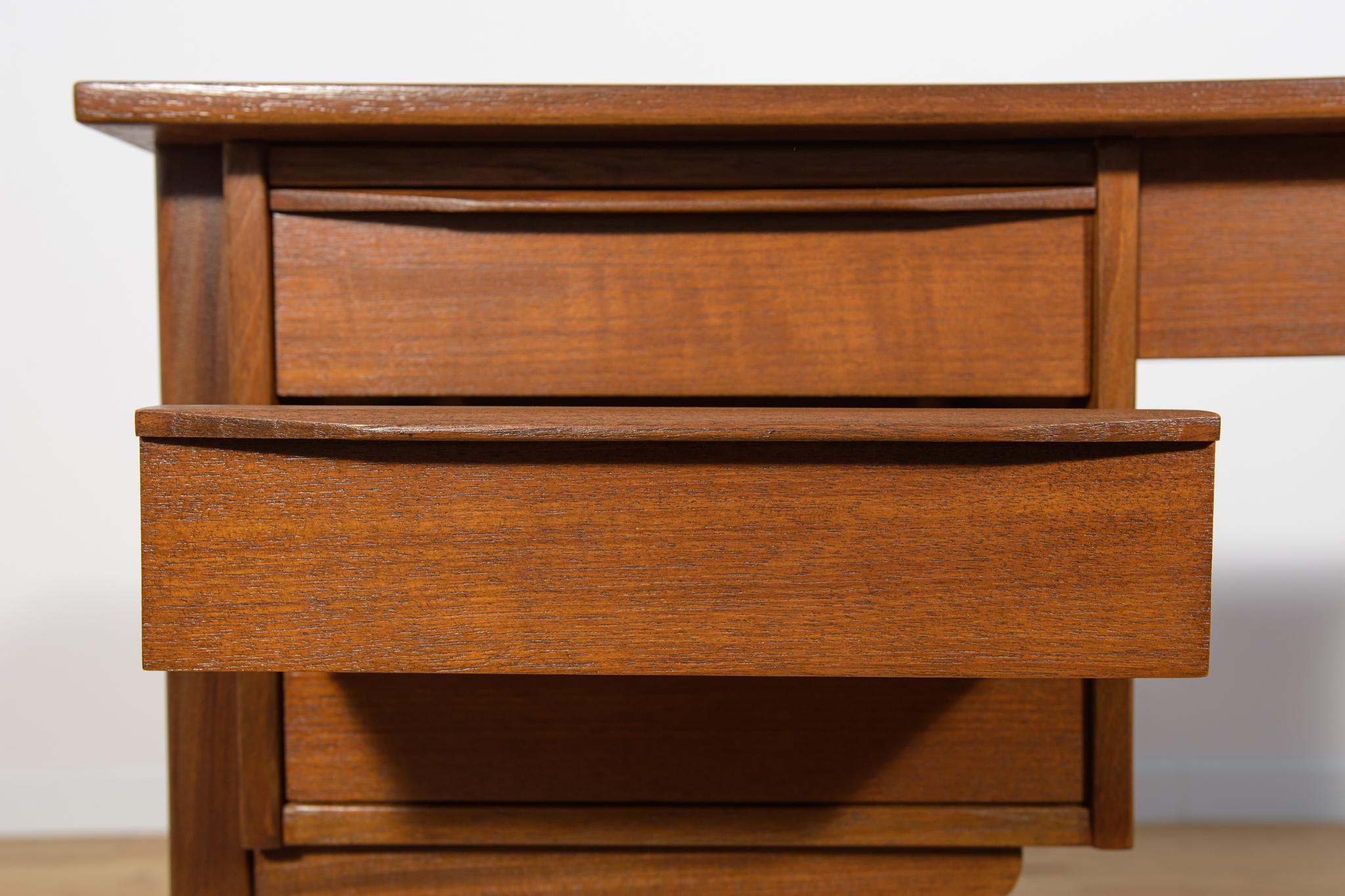 Scrivania indipendente in teak di metà secolo, Danimarca, anni '60 in vendita 2