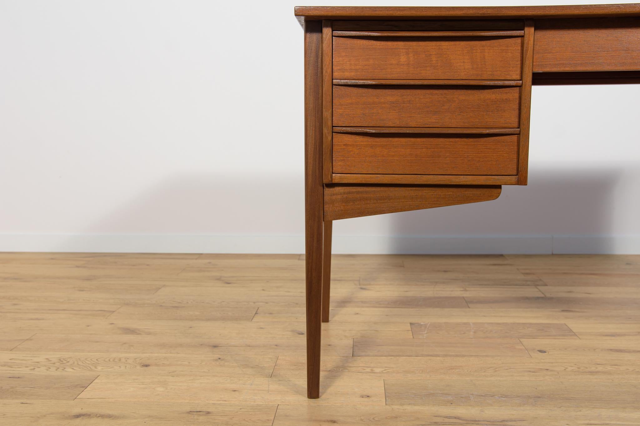 Scrivania indipendente in teak di metà secolo, Danimarca, anni '60 in vendita 3