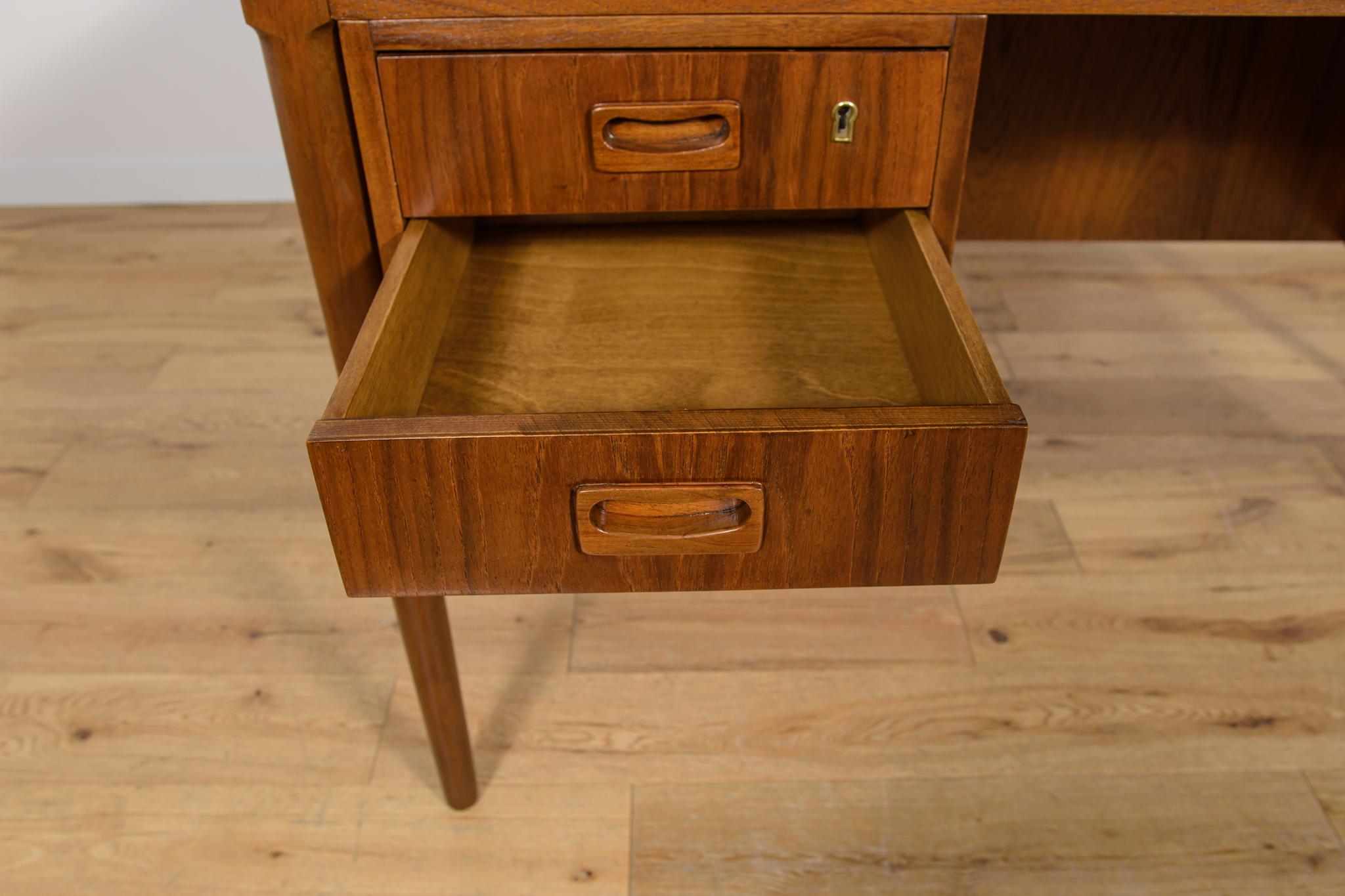 Scrivania indipendente in teak di metà secolo, Danimarca, anni '60 in vendita 4