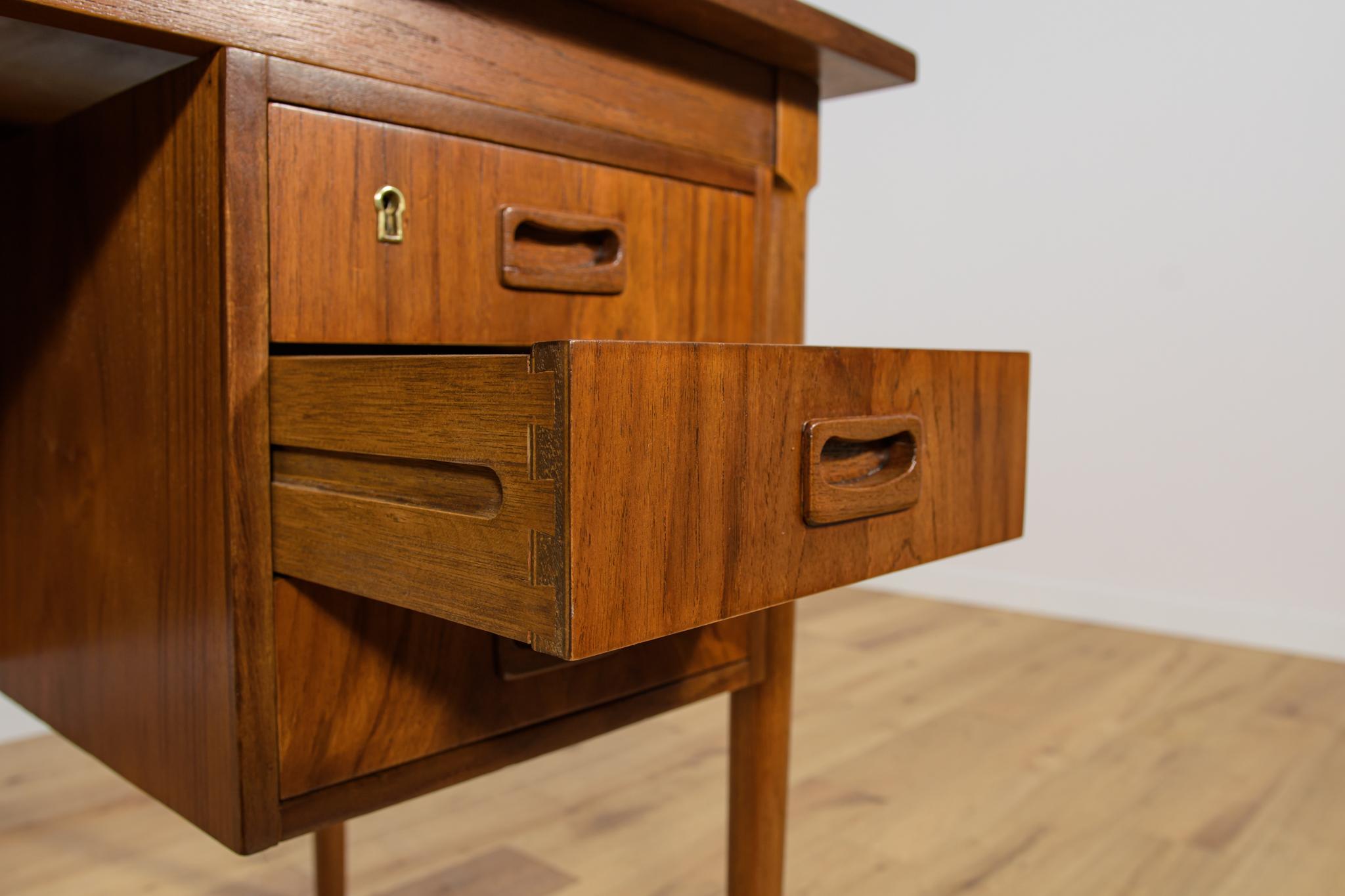 Scrivania indipendente in teak di metà secolo, Danimarca, anni '60 in vendita 5