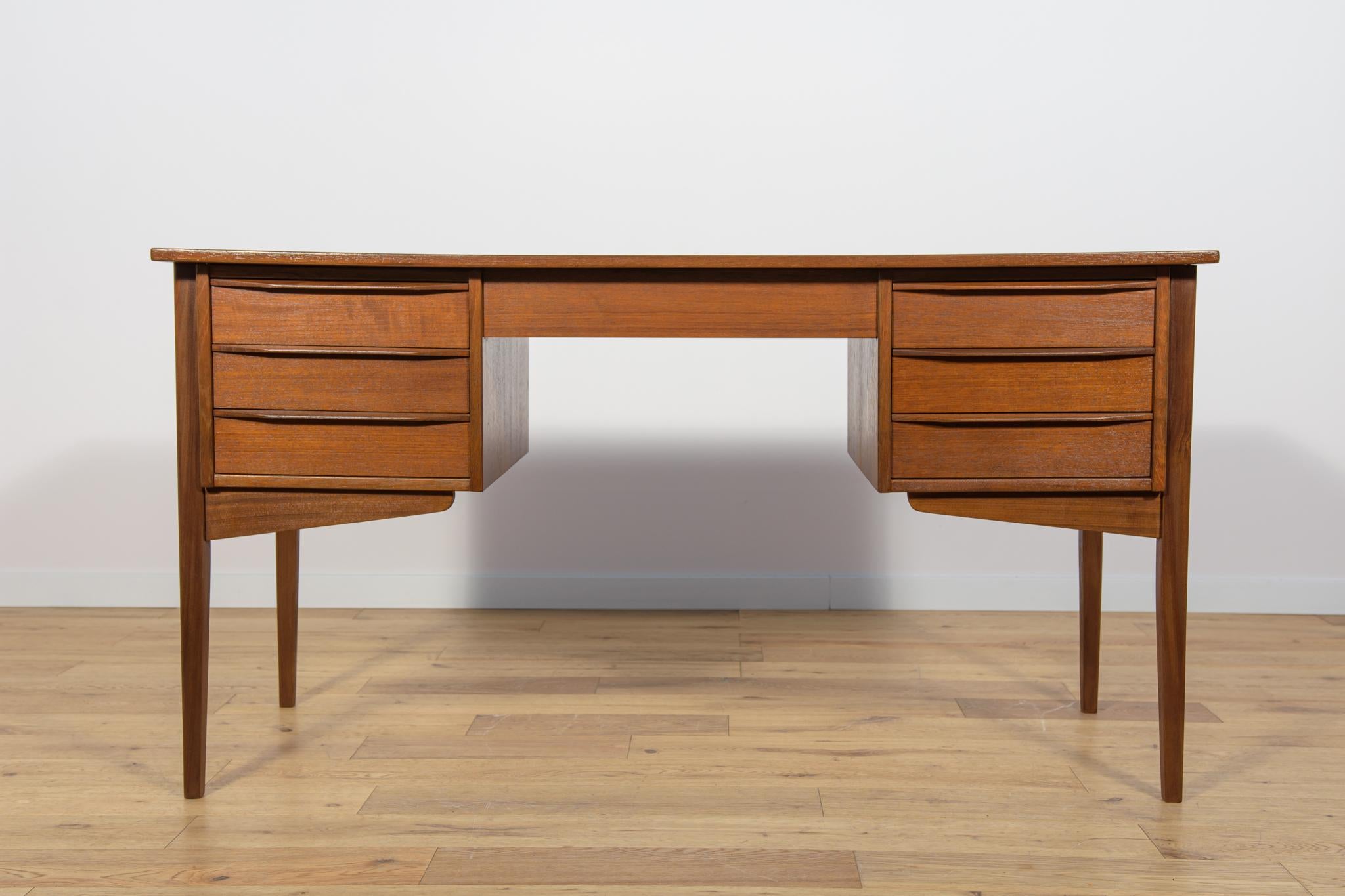 Mid-Century moderno Scrivania indipendente in teak di metà secolo, Danimarca, anni '60 in vendita
