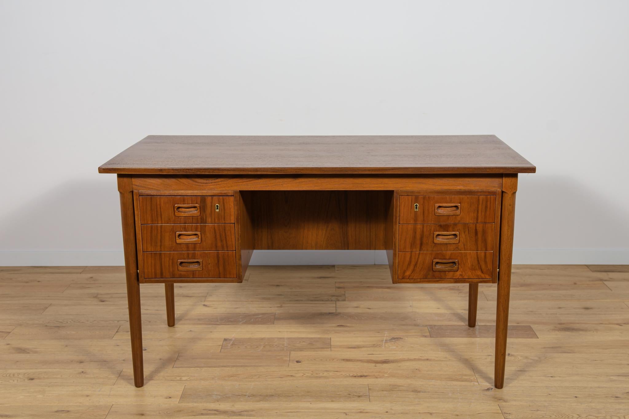 Mid-Century moderno Scrivania indipendente in teak di metà secolo, Danimarca, anni '60 in vendita