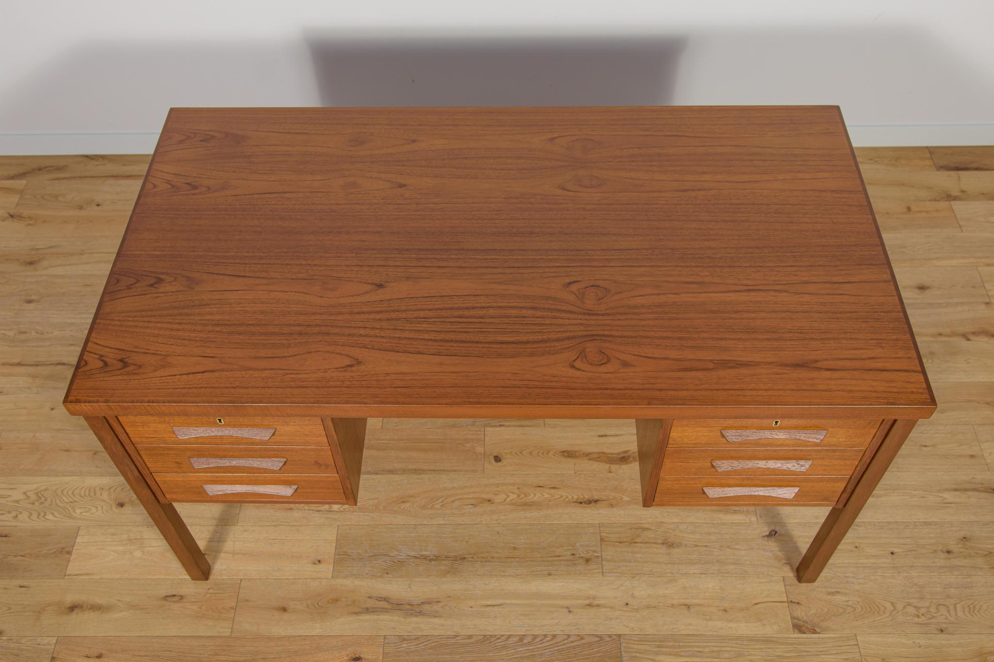 Mid-Century moderno Scrivania indipendente in teak di metà secolo, Danimarca, anni '60 in vendita