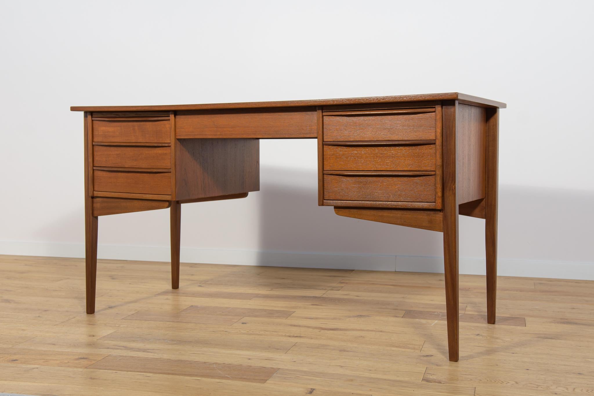 Falegnameria Scrivania indipendente in teak di metà secolo, Danimarca, anni '60 in vendita