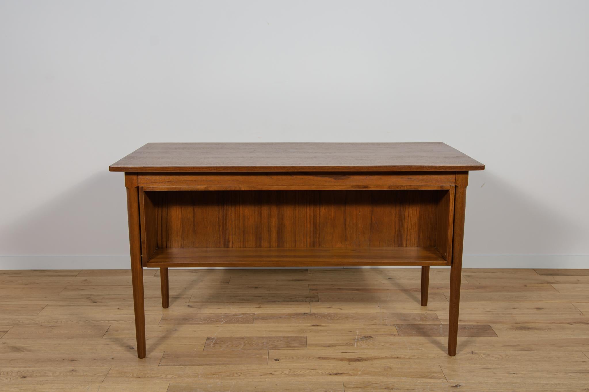 Scrivania indipendente in teak di metà secolo, Danimarca, anni '60 In condizioni ottime in vendita a GNIEZNO, 30