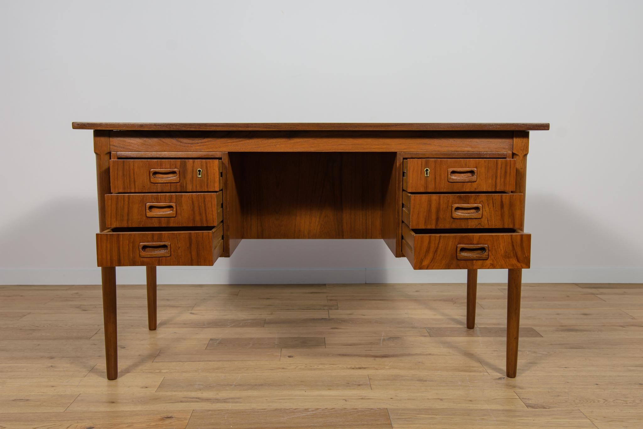 Teak Scrivania indipendente in teak di metà secolo, Danimarca, anni '60 in vendita