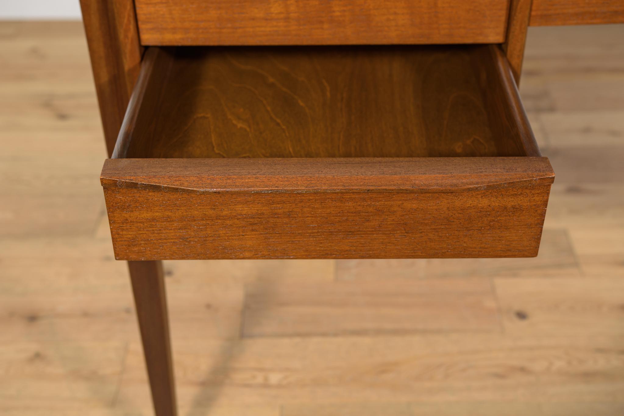 Scrivania indipendente in teak di metà secolo, Danimarca, anni '60 in vendita 1