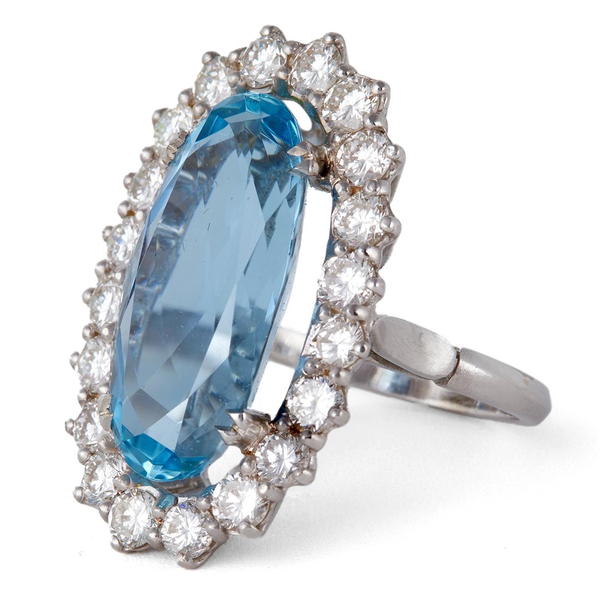 Women's or Men's Midcentury French 10.23 Carats Aquamarine Diamond Platinum Cluster Ring