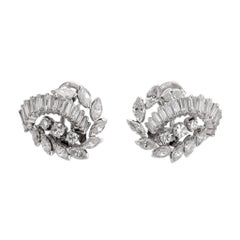 Boucles d'oreilles en platine avec diamant de 4,70 carats de style français du milieu du siècle