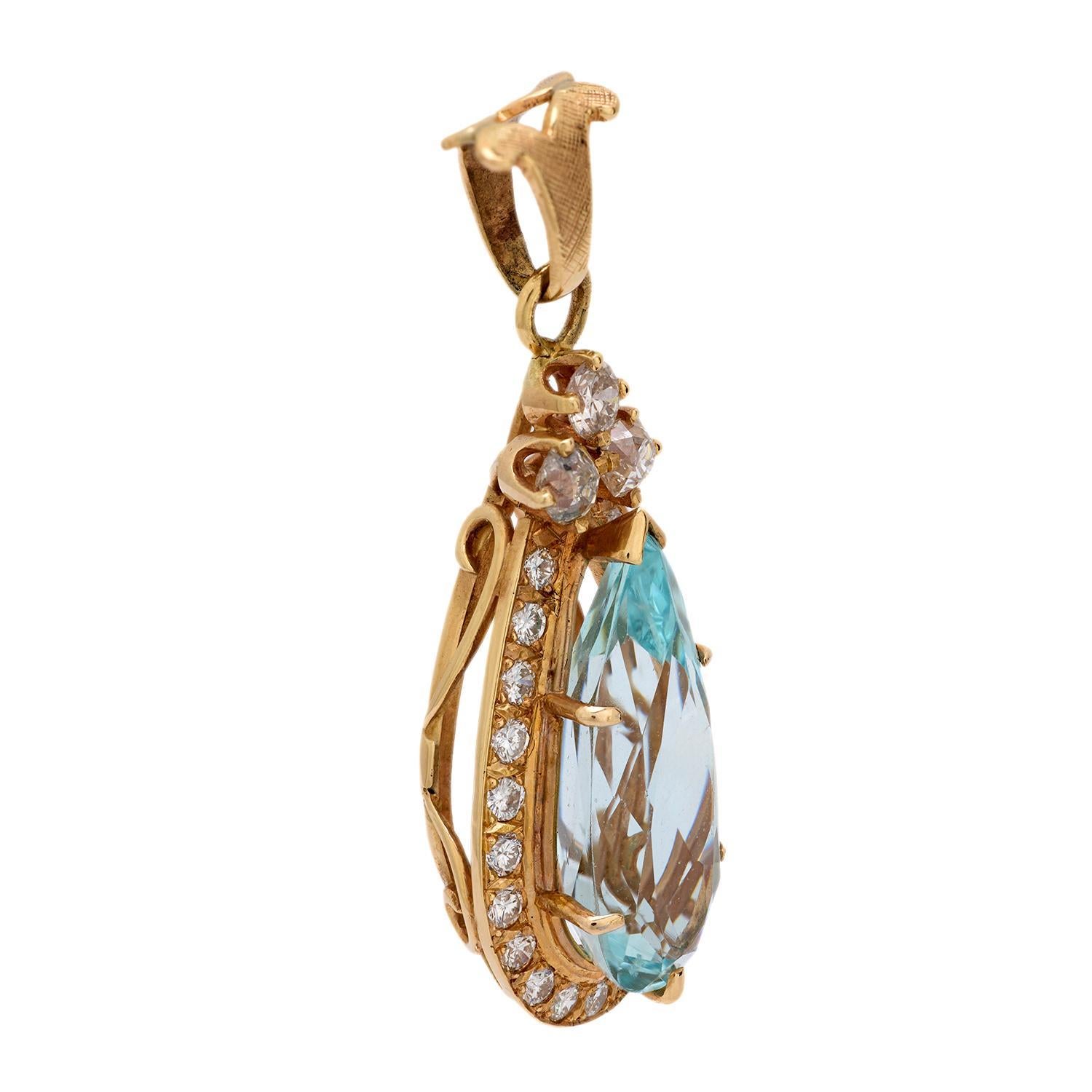 Mid Century French 6.40 carat aquamarine diamond 18k yellow gold pendant Moderno en venta