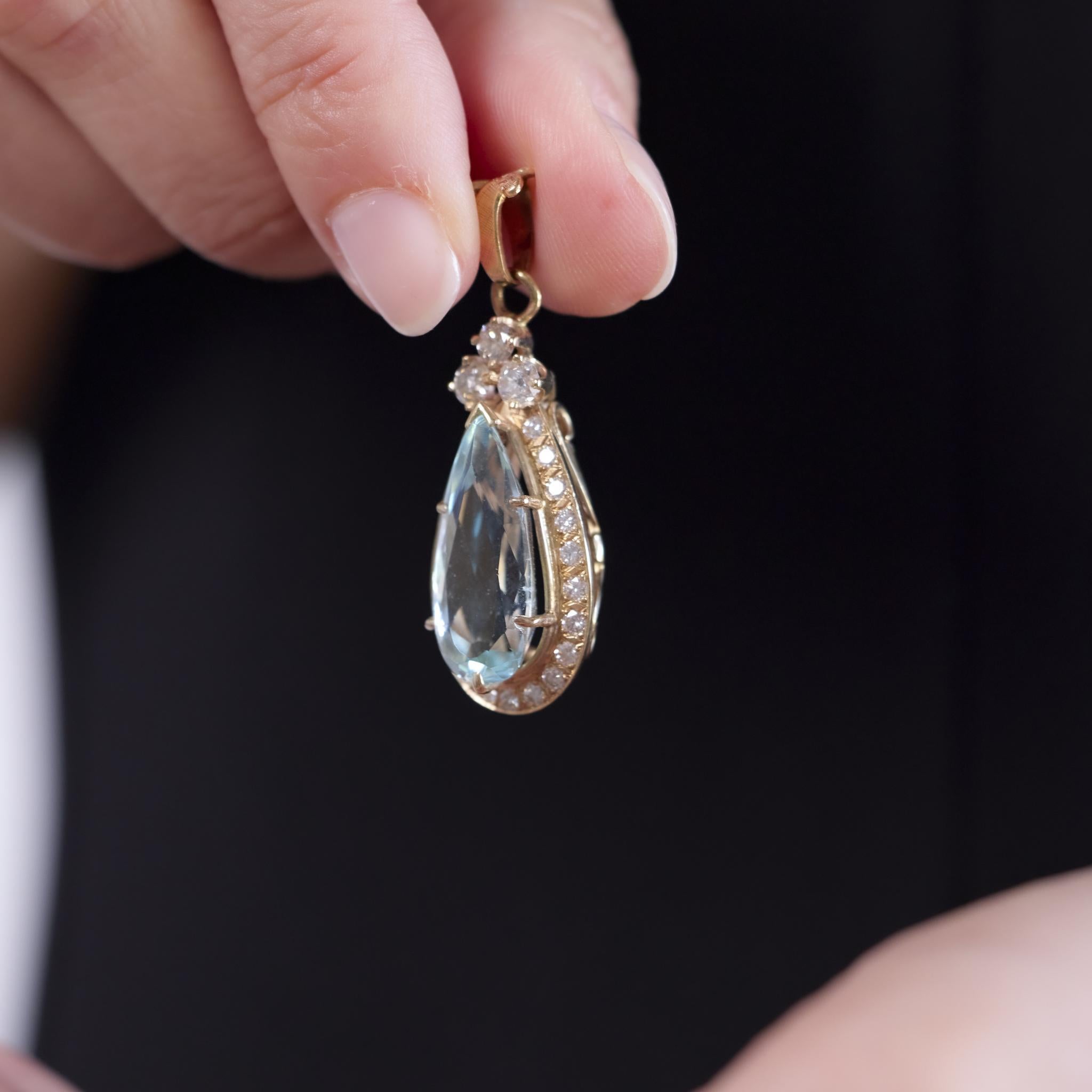 Mid Century French 6.40 carat aquamarine diamond 18k yellow gold pendant Corte pera en venta