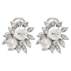 Boucles d'oreilles en platine avec diamant de 6,50 carats de poids total.