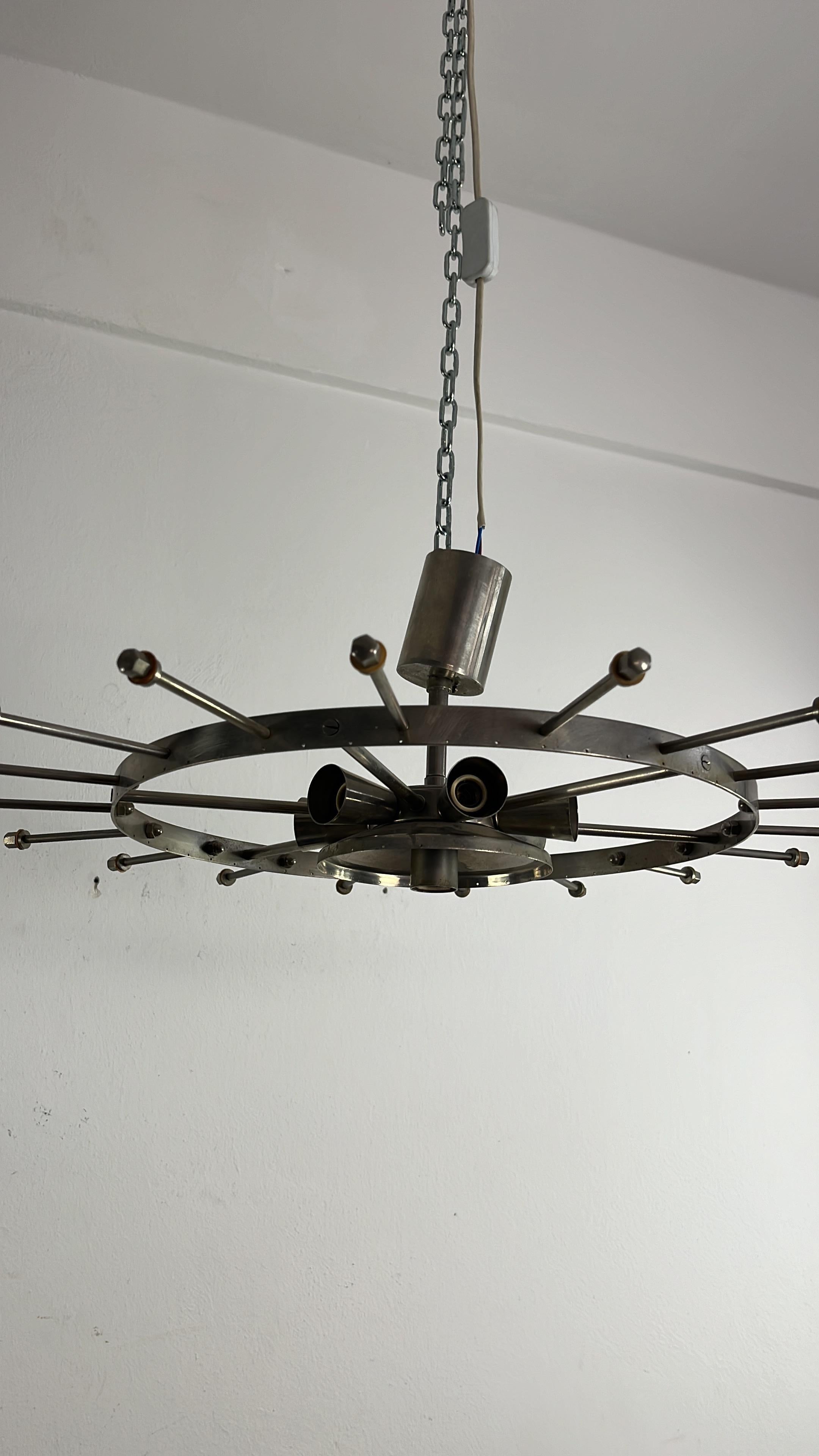 Französischer 7-Licht-Kronleuchter mit Kristallen aus der Mitte des Jahrhunderts, 1960er Jahre im Angebot 5