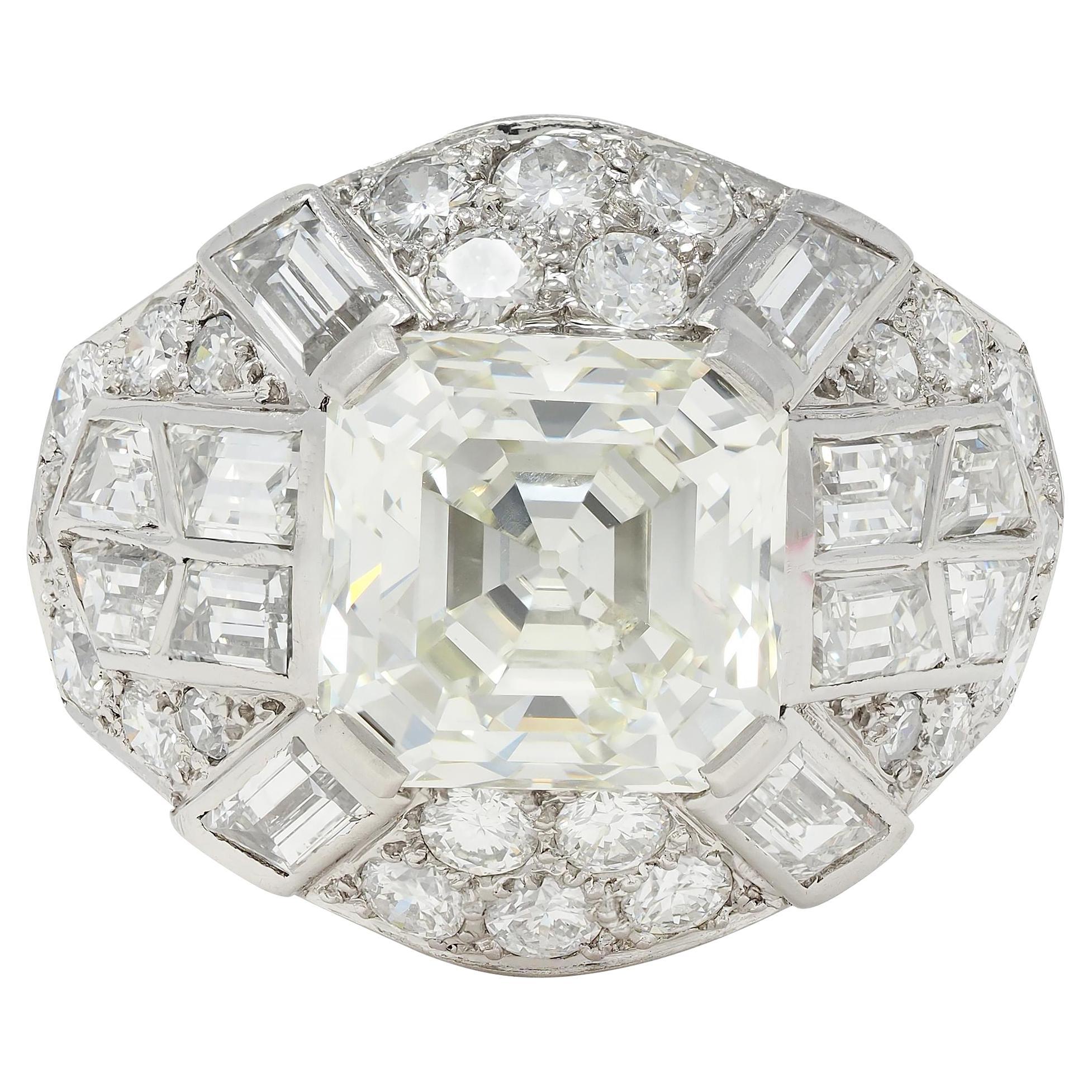 Mid-Century Französisch 7,13 CTW Asscher Diamant Platin 18K Gold Vintage Dome Ring