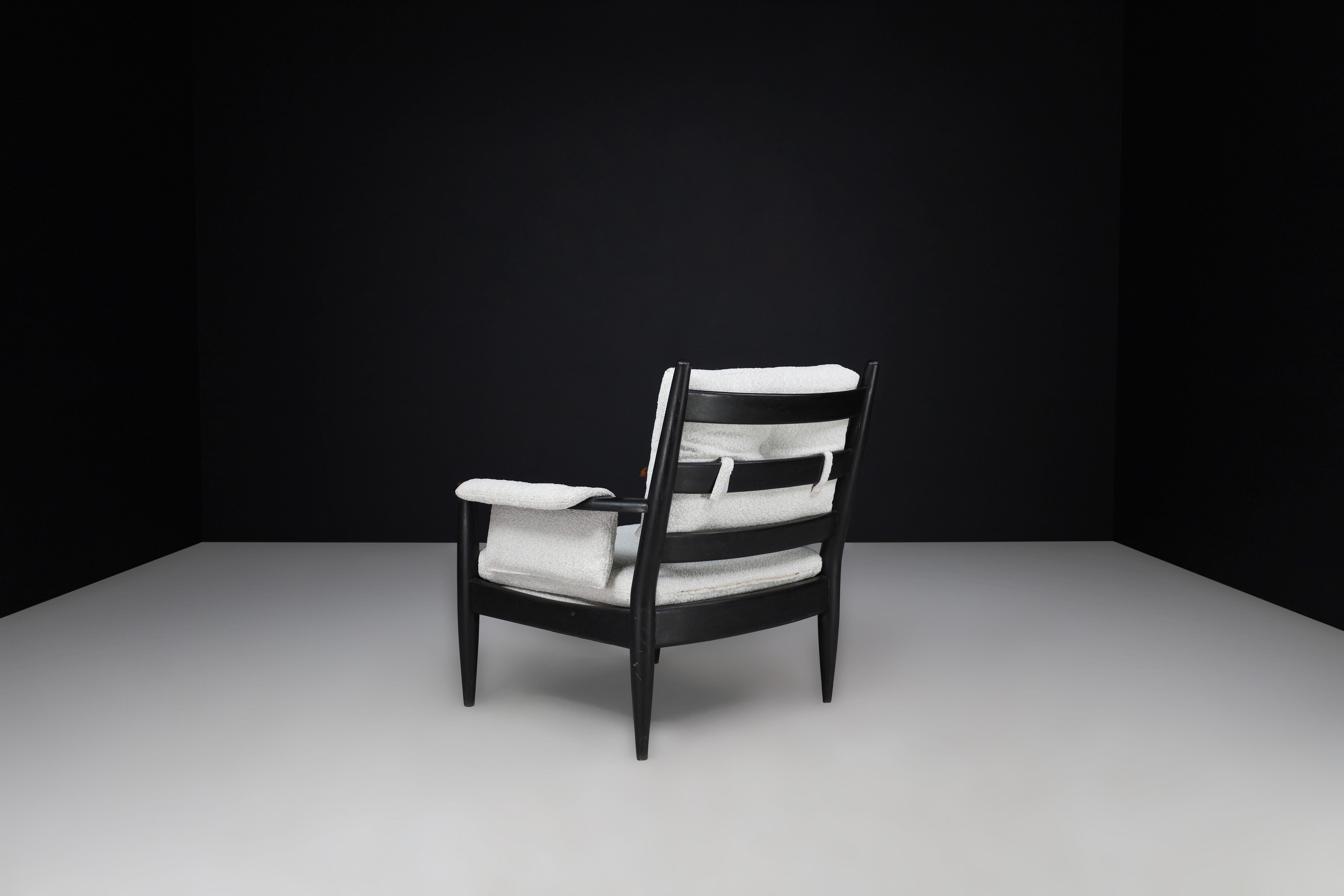 20th Century Mid-Century French Armchair in Patinated Oak and Bouclé Upholstery, 1960s For Sale