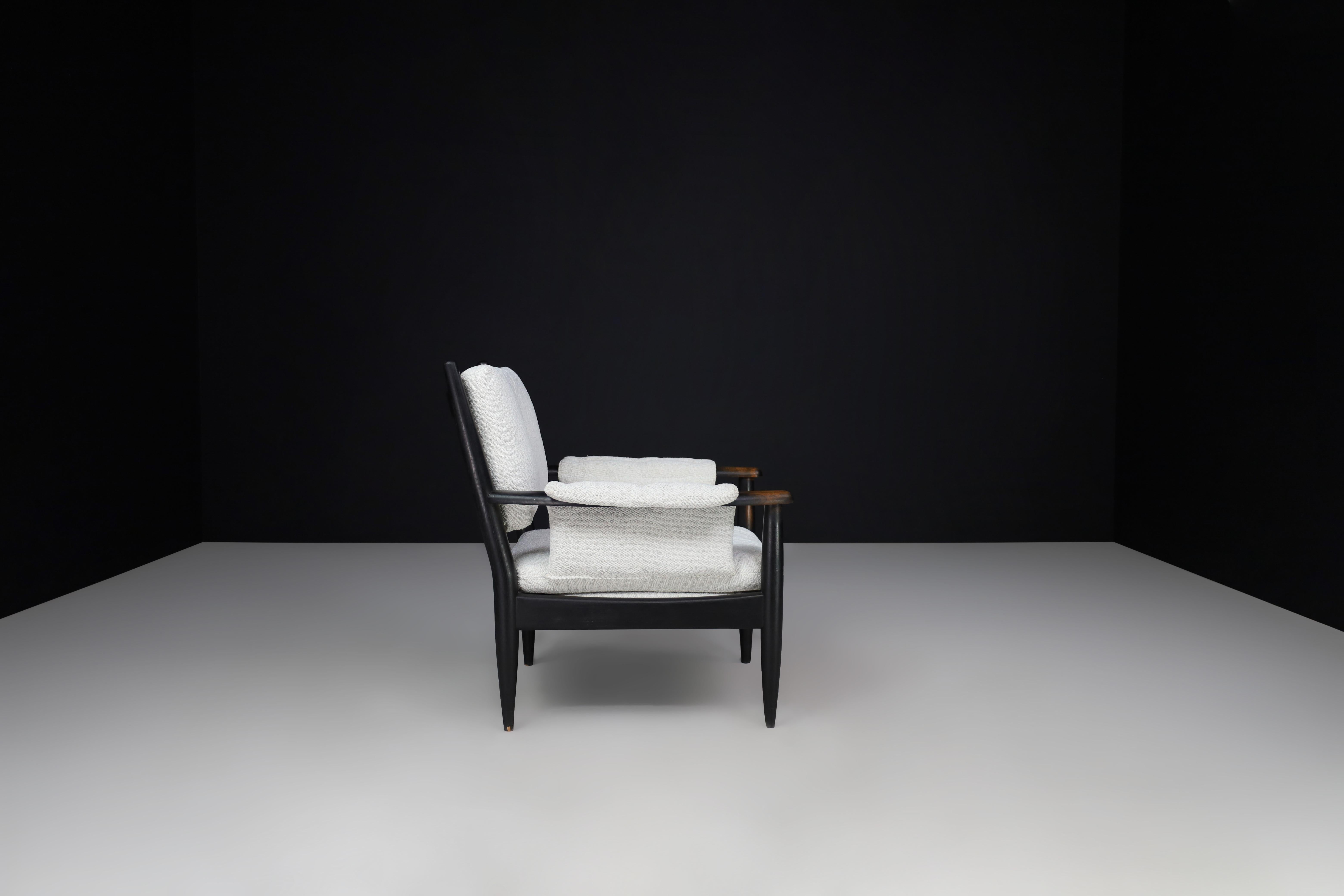 Mid-Century French Armchair in Patinated Oak and Bouclé Upholstery, 1960s For Sale 1