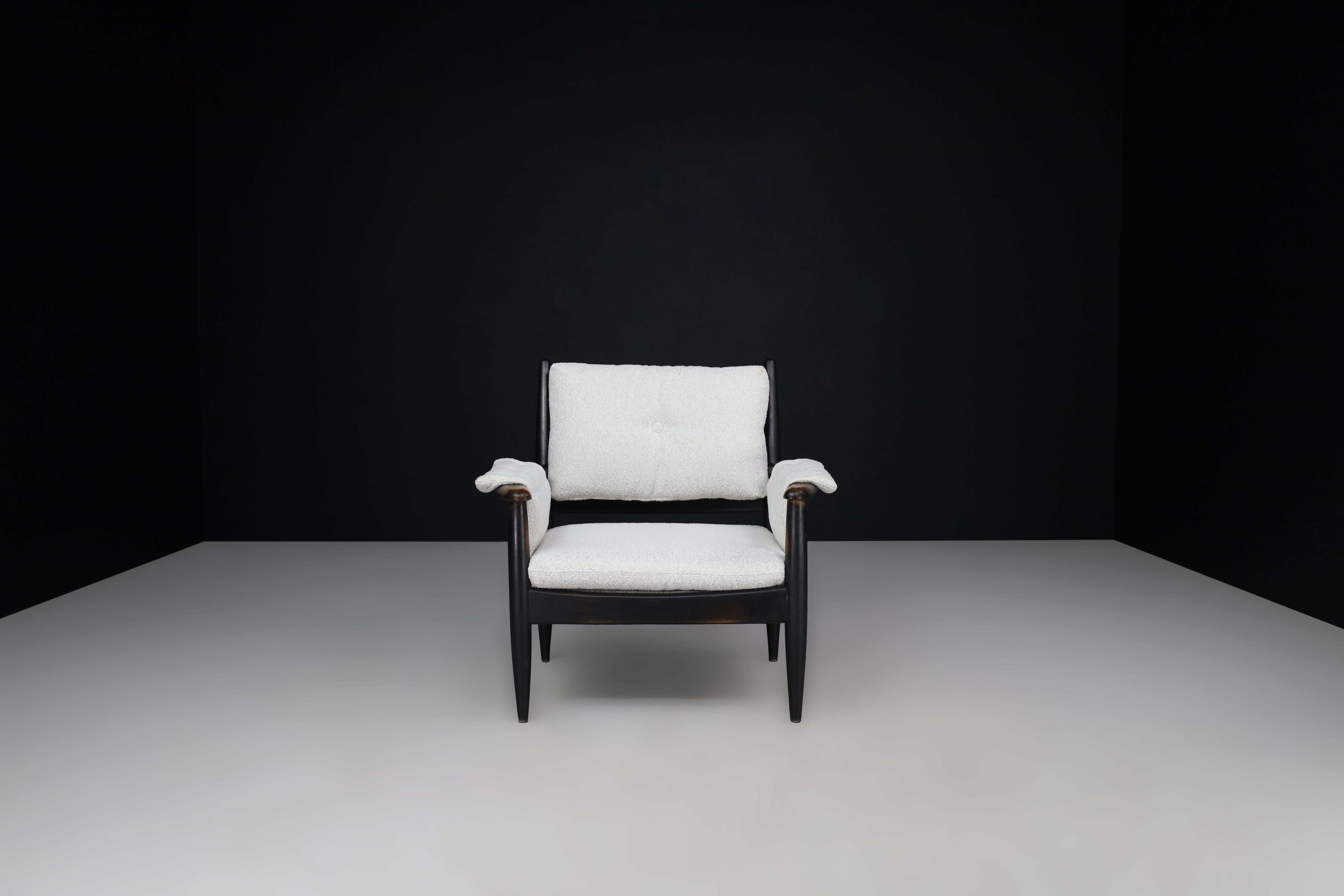 Mid-Century French Armchair in Patinated Oak and Bouclé Upholstery, 1960s For Sale 3