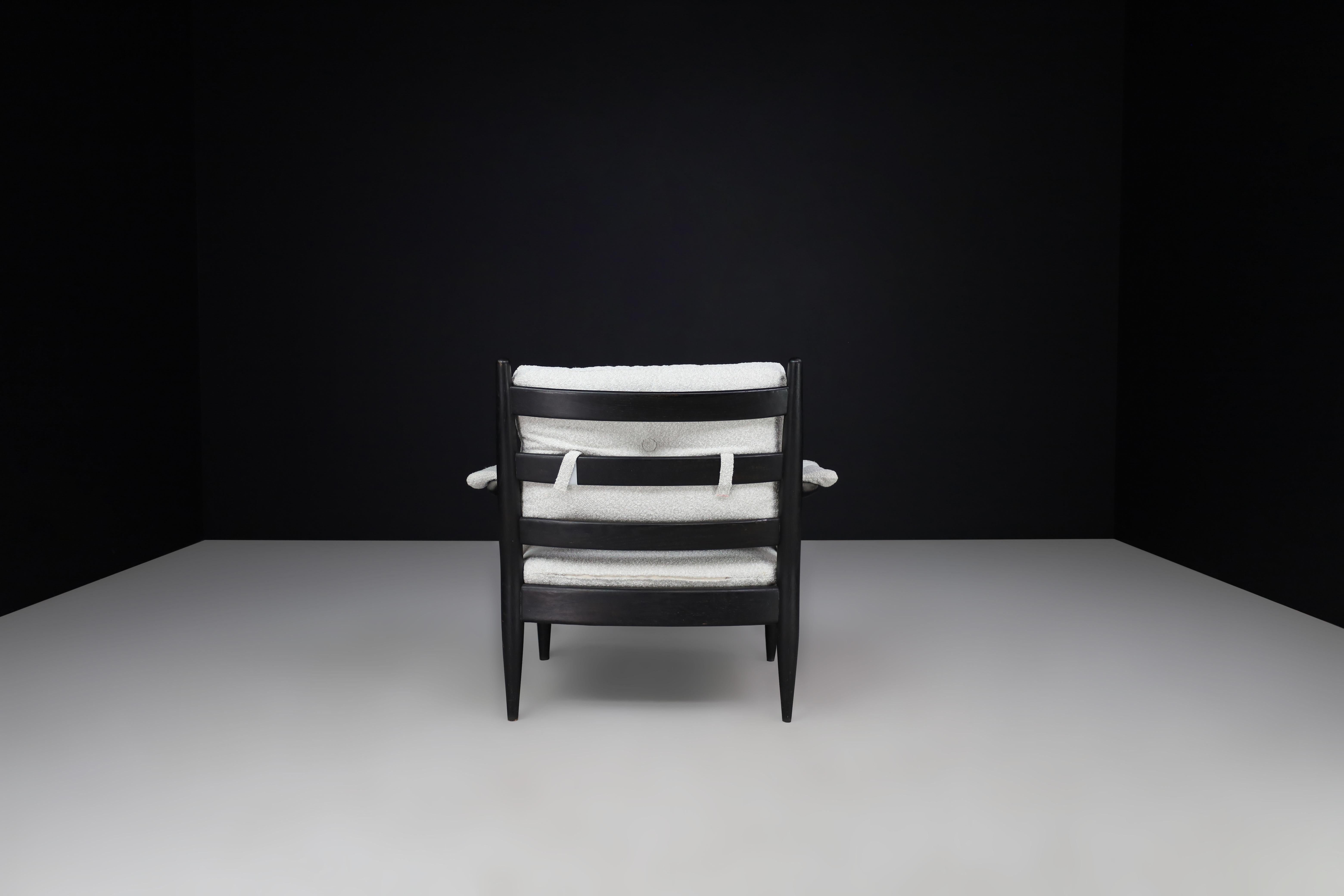 Mid-Century French Armchair in Patinated Oak and Bouclé Upholstery, 1960s For Sale 4