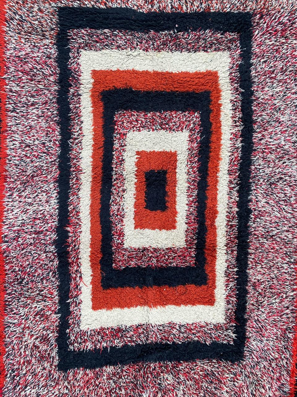 Schöner handgeknüpfter Cogolin-Teppich mit geometrischem Art-Déco-Muster und schönen Farben, komplett handgeknüpft mit Wollsamt auf Baumwollgrund.

✨✨✨
