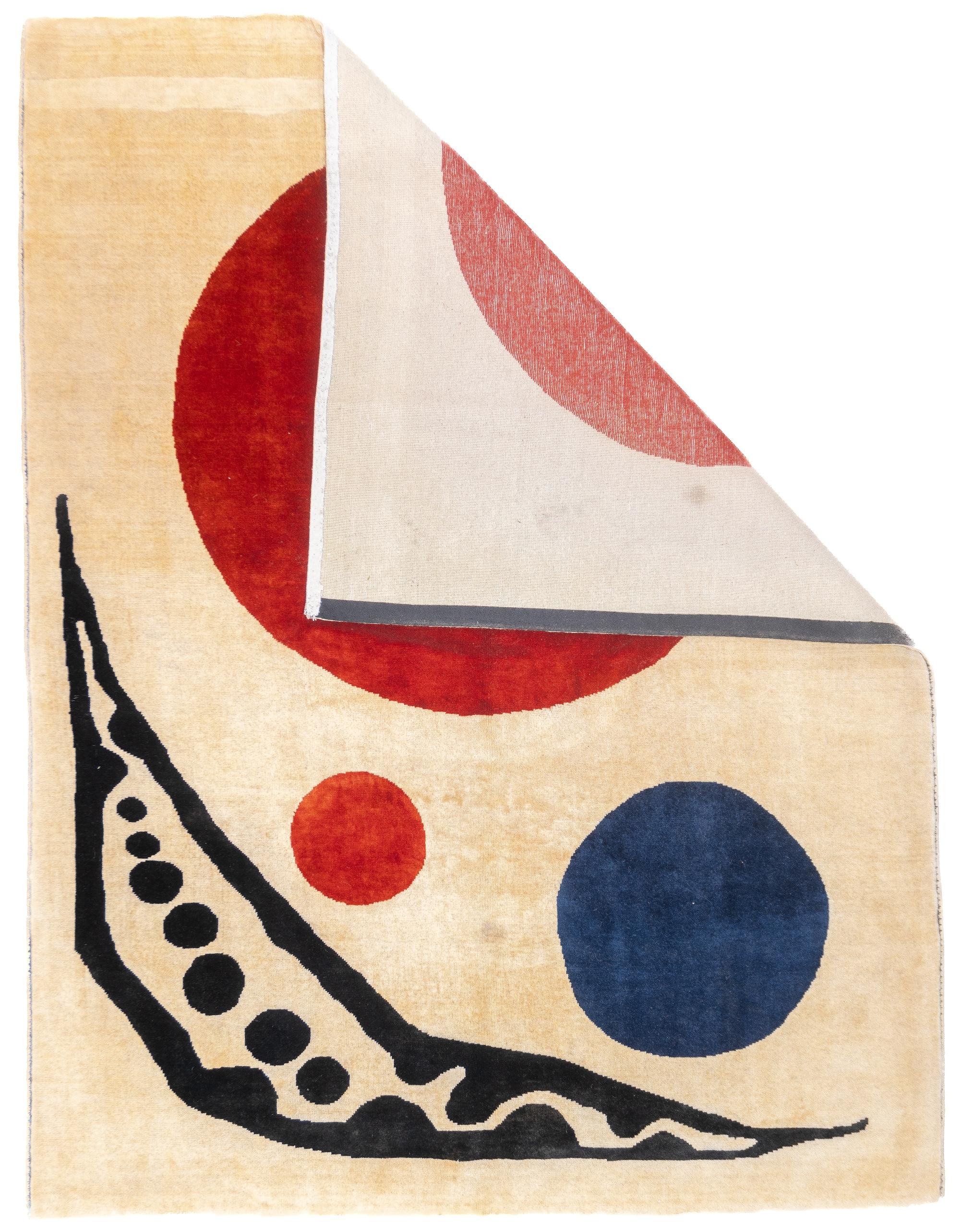 Mid Century Französisch Artistic Wolle Teppich inspiriert von Calder 4'10'' x 6'6''. Insbesondere die nordchinesischen raumgroßen, verstreuten und runden Stücke der 1920er und 30er Jahre mit rein abstrakten oder chinesischen Mustern, entweder in