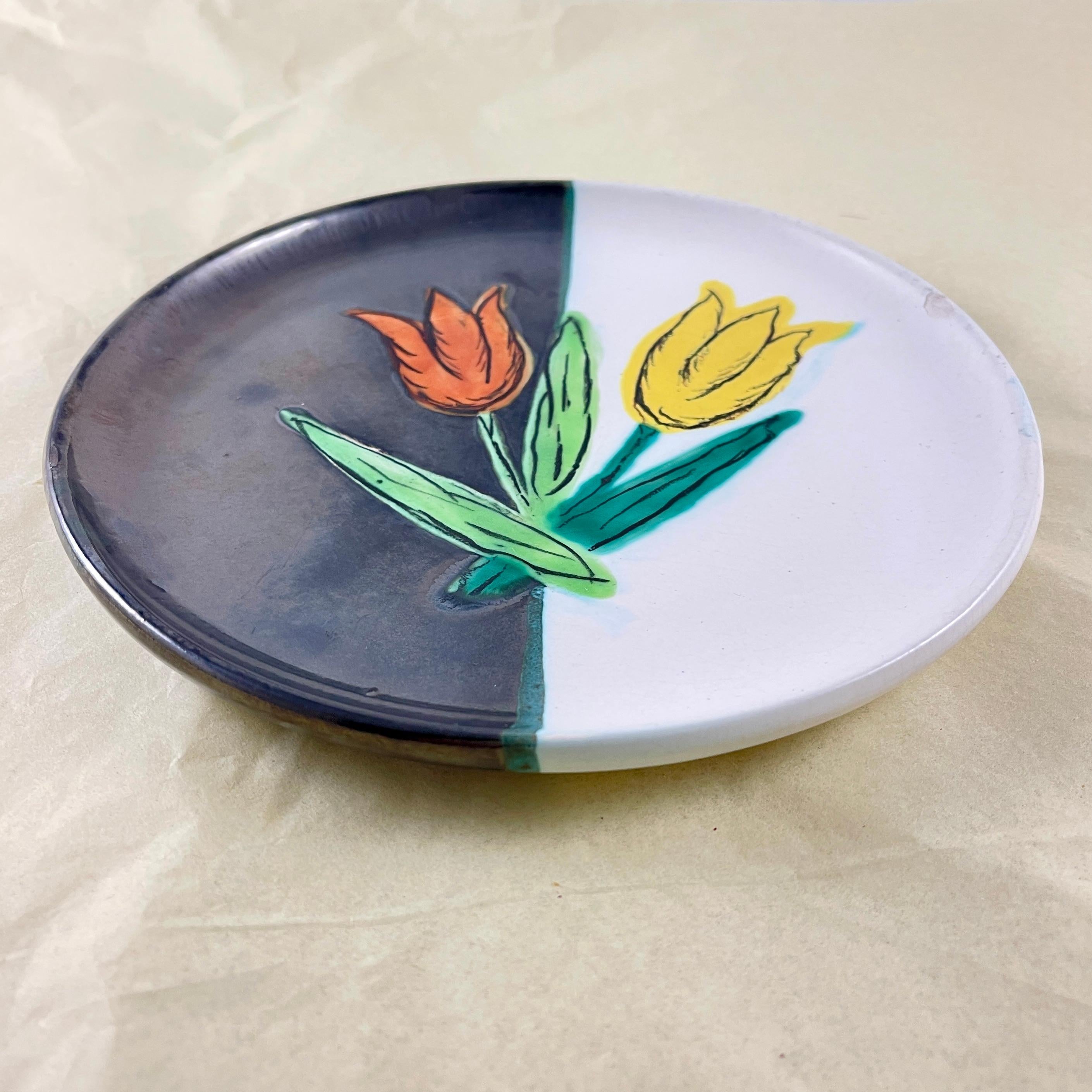 Glazed Mid-Century French Atelier Cérenne à Vallauris Hand Made Signed Tulip Plate For Sale