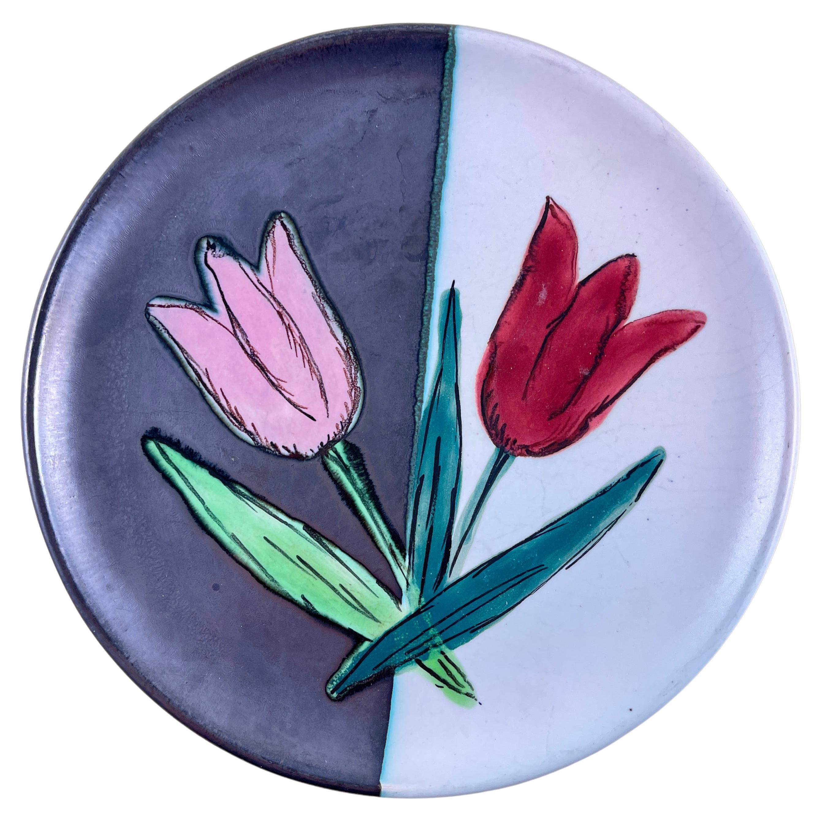 Assiette tulipe signée de l'Atelier Cérenne à Vallauris du milieu du siècle dernier en vente