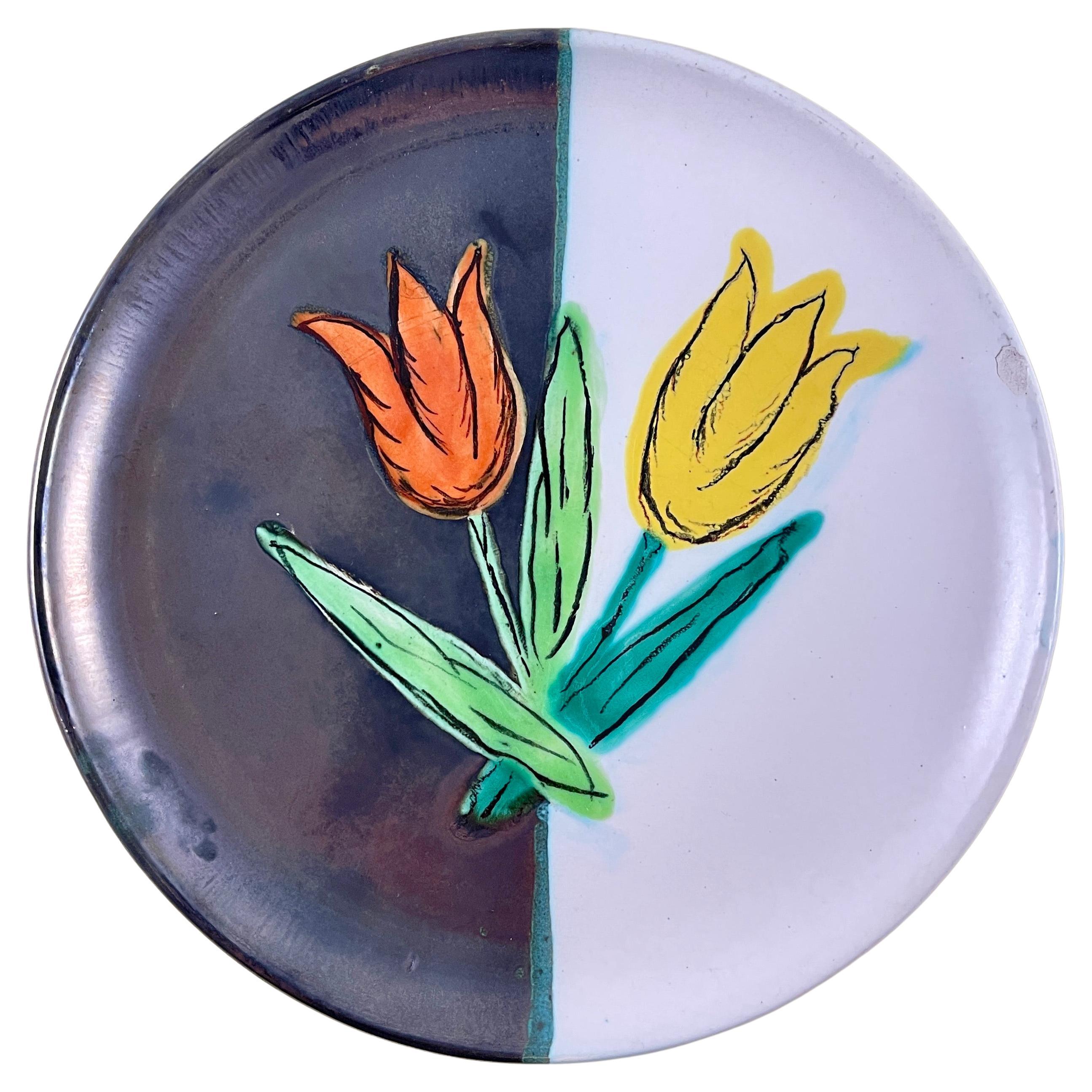 Assiette tulipe signée de l'Atelier Cérenne à Vallauris du milieu du siècle dernier