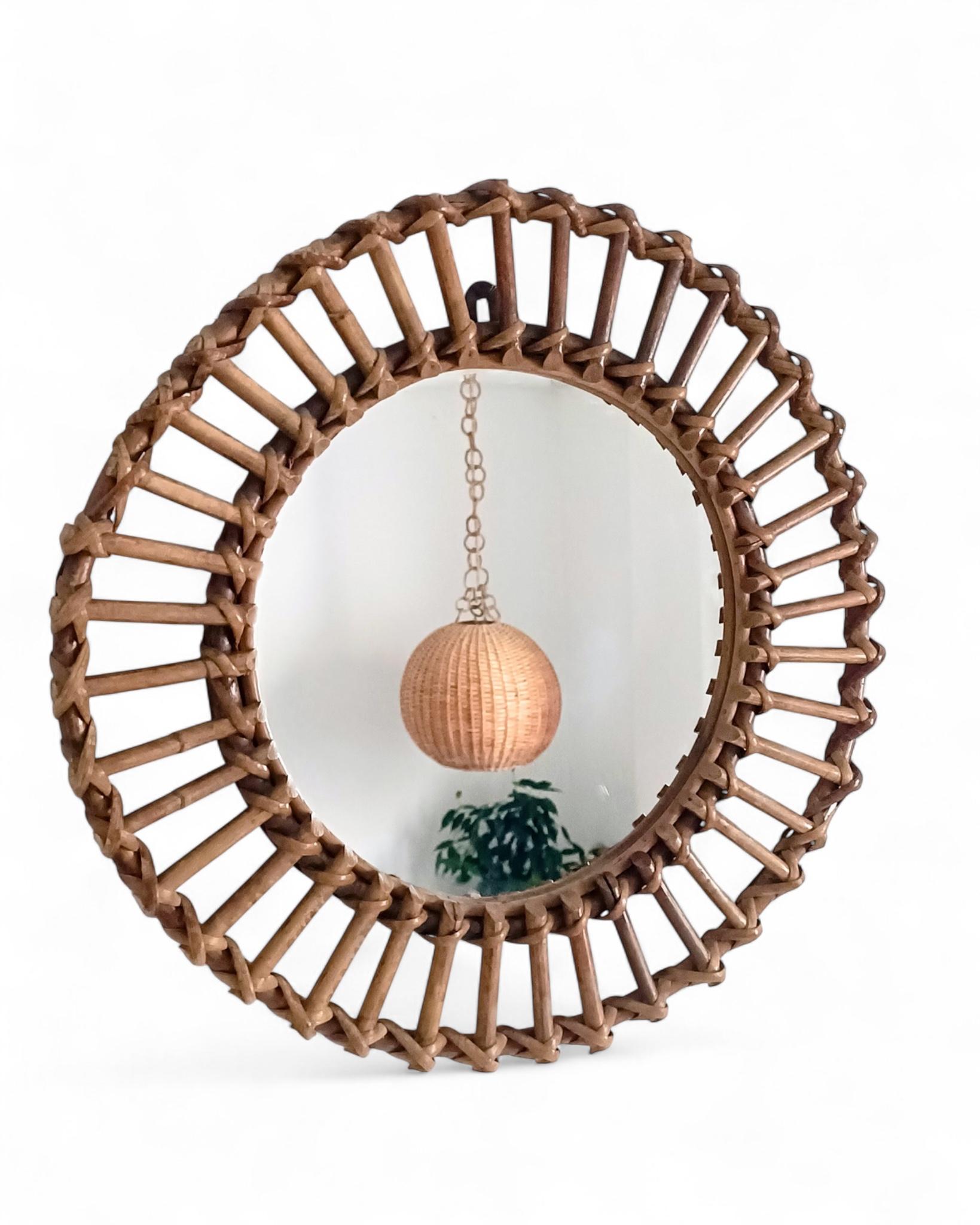 Mid-Century Modern Miroir mural rond en bambou et rotin, style Franco Albini, du milieu du siècle dernier en vente