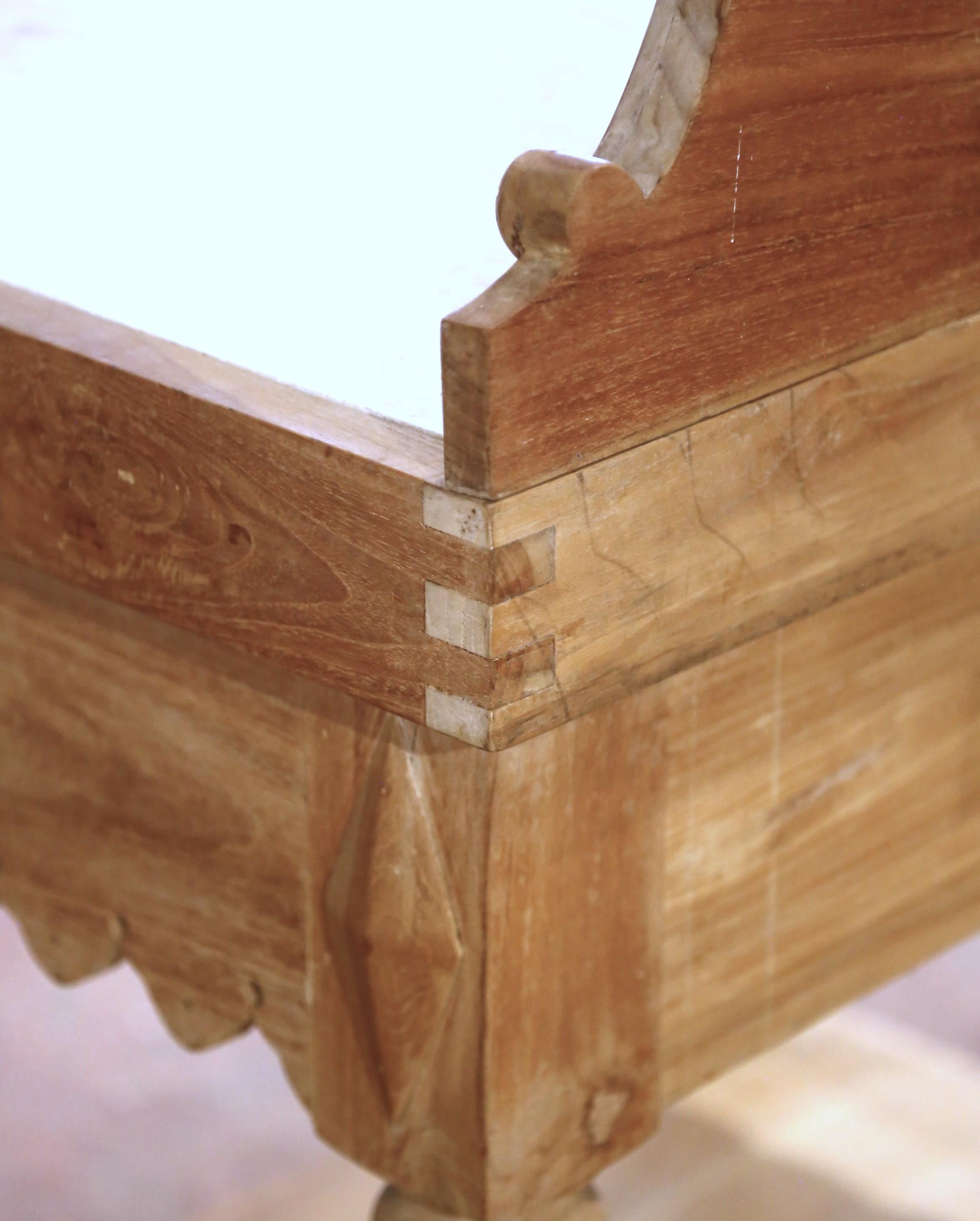 Mid-Century French Beech Butcher’s Block with Marble Top and 1878 Award Plaque en venta 6