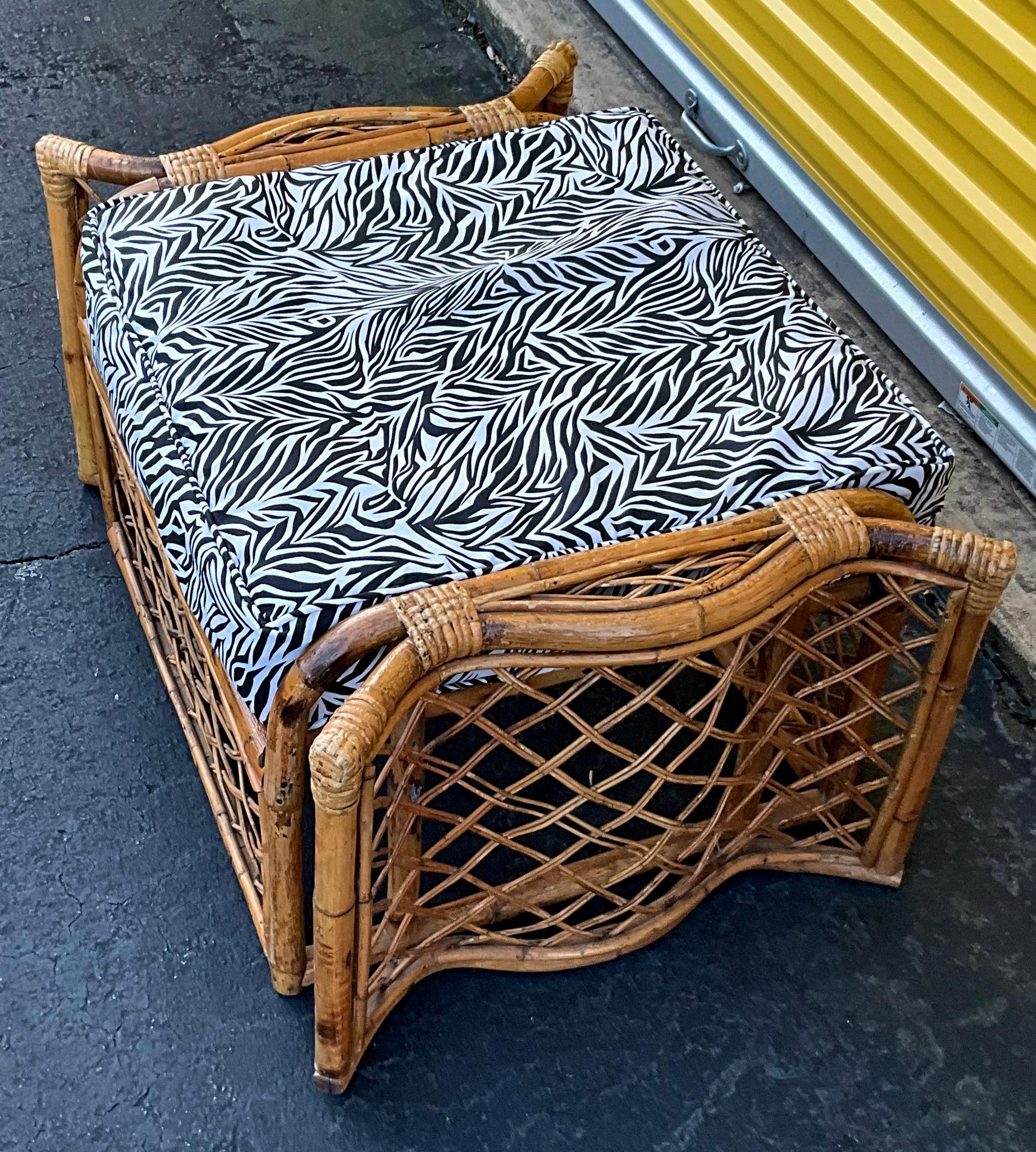 Mid-Century French Bent Bamboo Patio / Garden Club Chairs And Ottoman -  In Good Condition For Sale In Kennesaw, GA