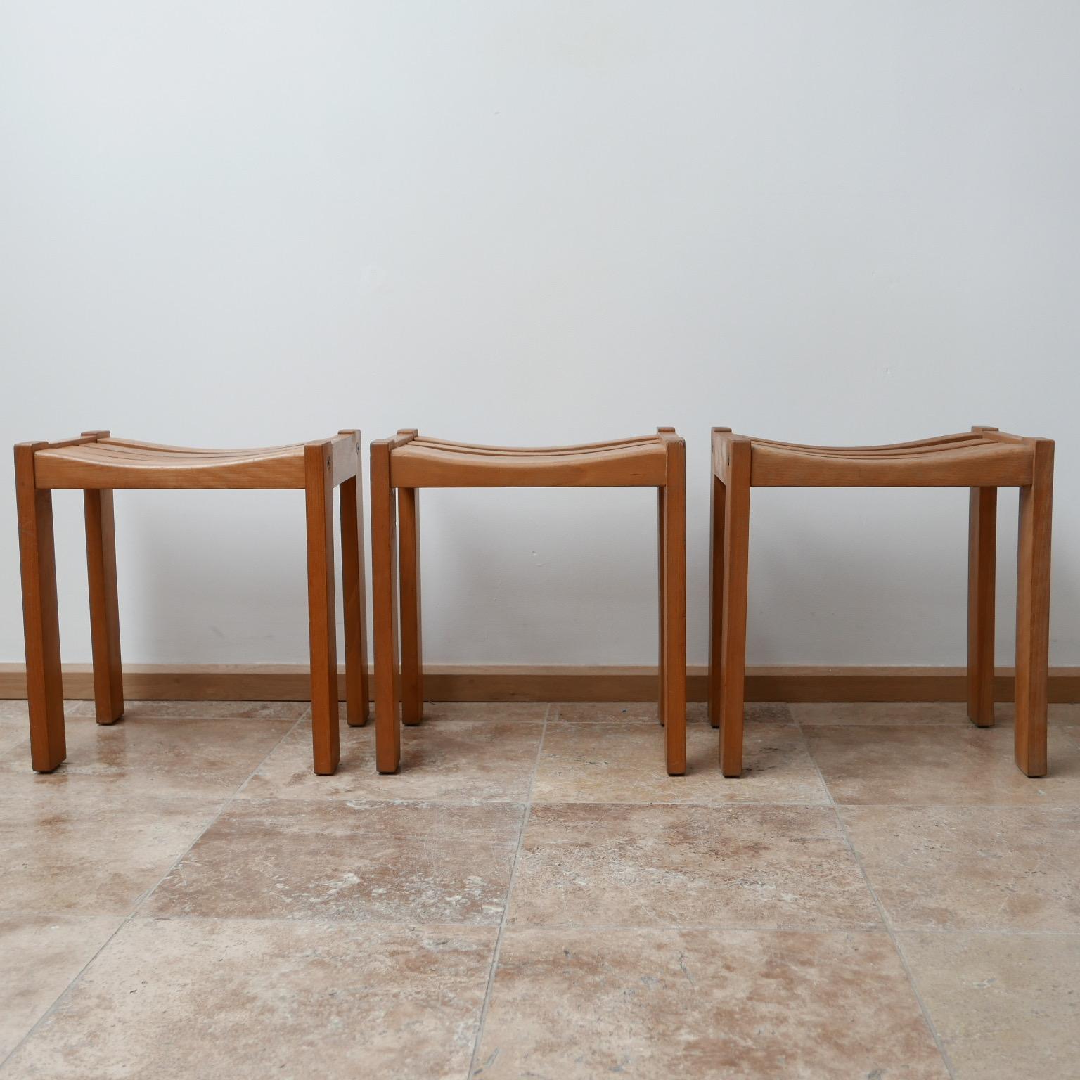 Midcentury French Blonde Oak Stools in the Manner of Guillerme et Chambron '11' For Sale 4