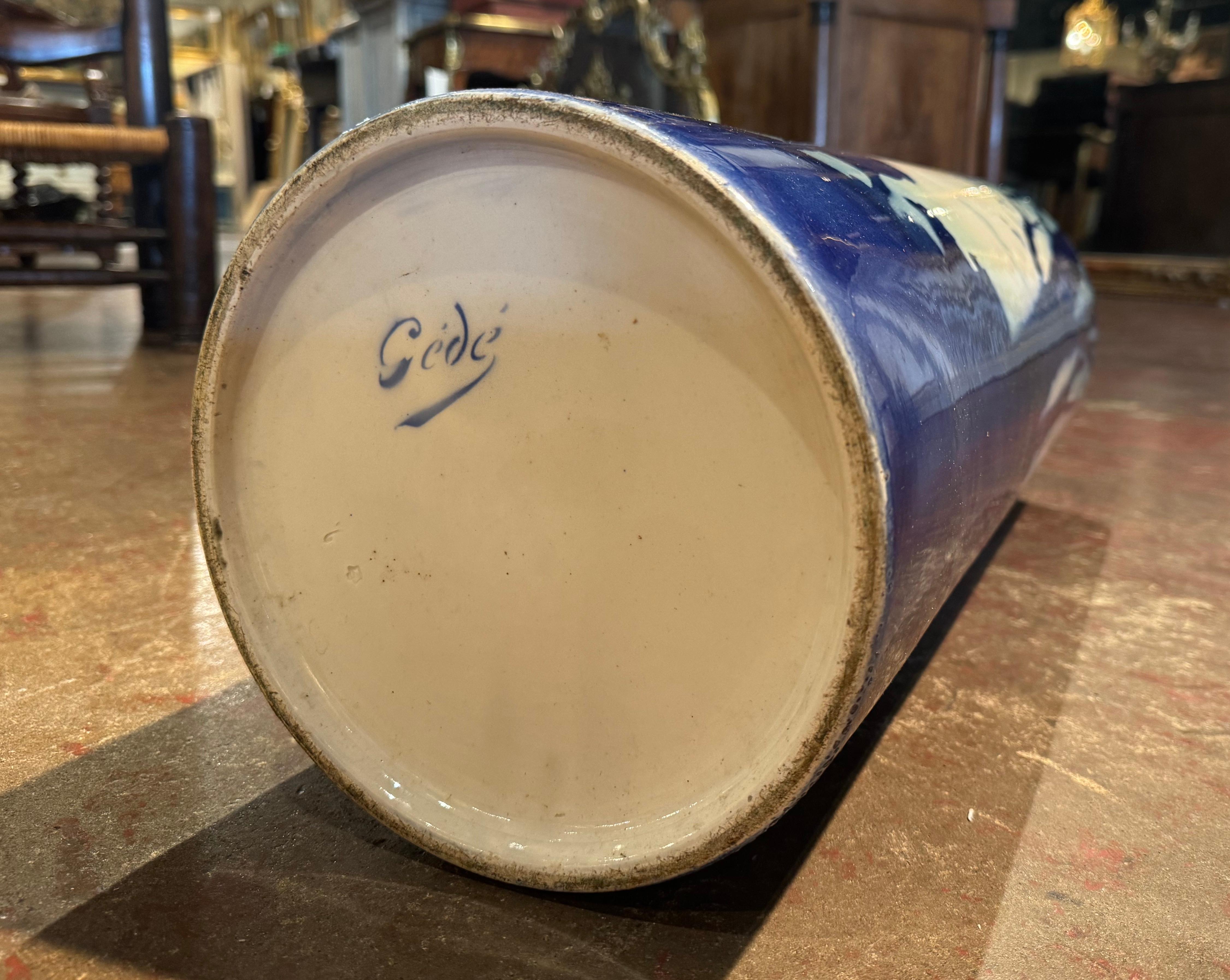 Paragüero Francés de Mediados de Siglo Pintado de Porcelana Azul y Blanca en venta 3