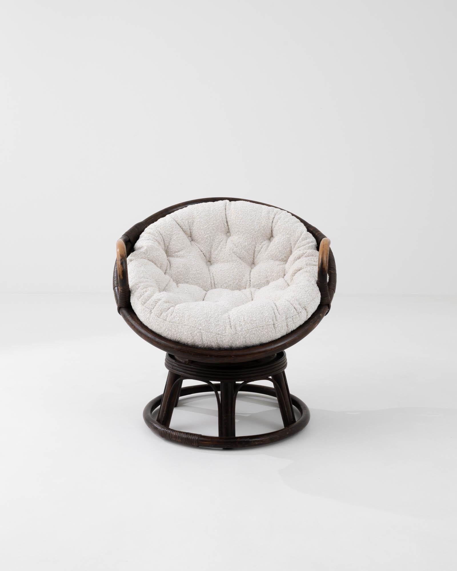 Mid-Century Modern Mid-Century French Bouclé Cushioned Papasan Chair For Sale