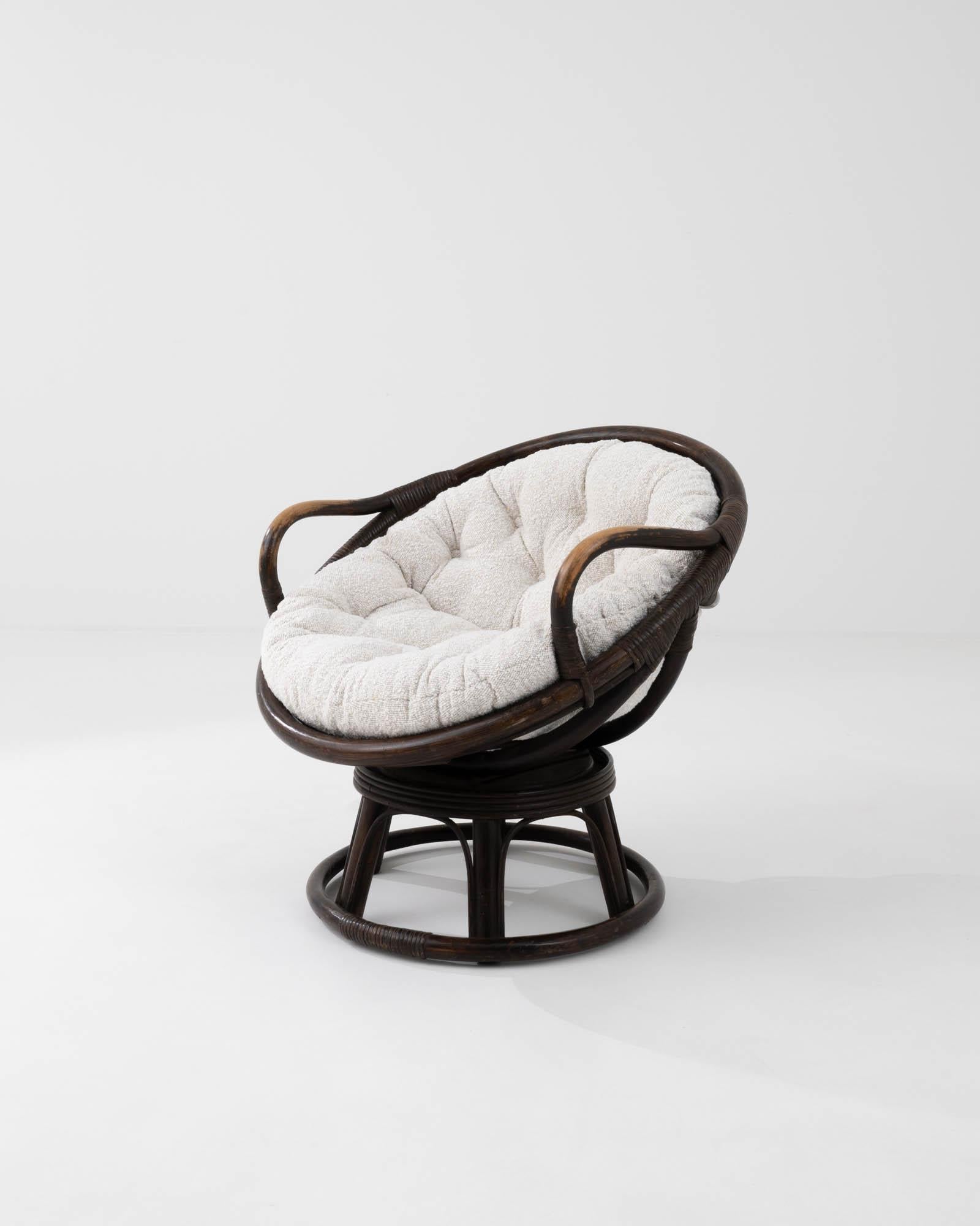 Mid-Century French Bouclé Cushioned Papasan Chair For Sale 2
