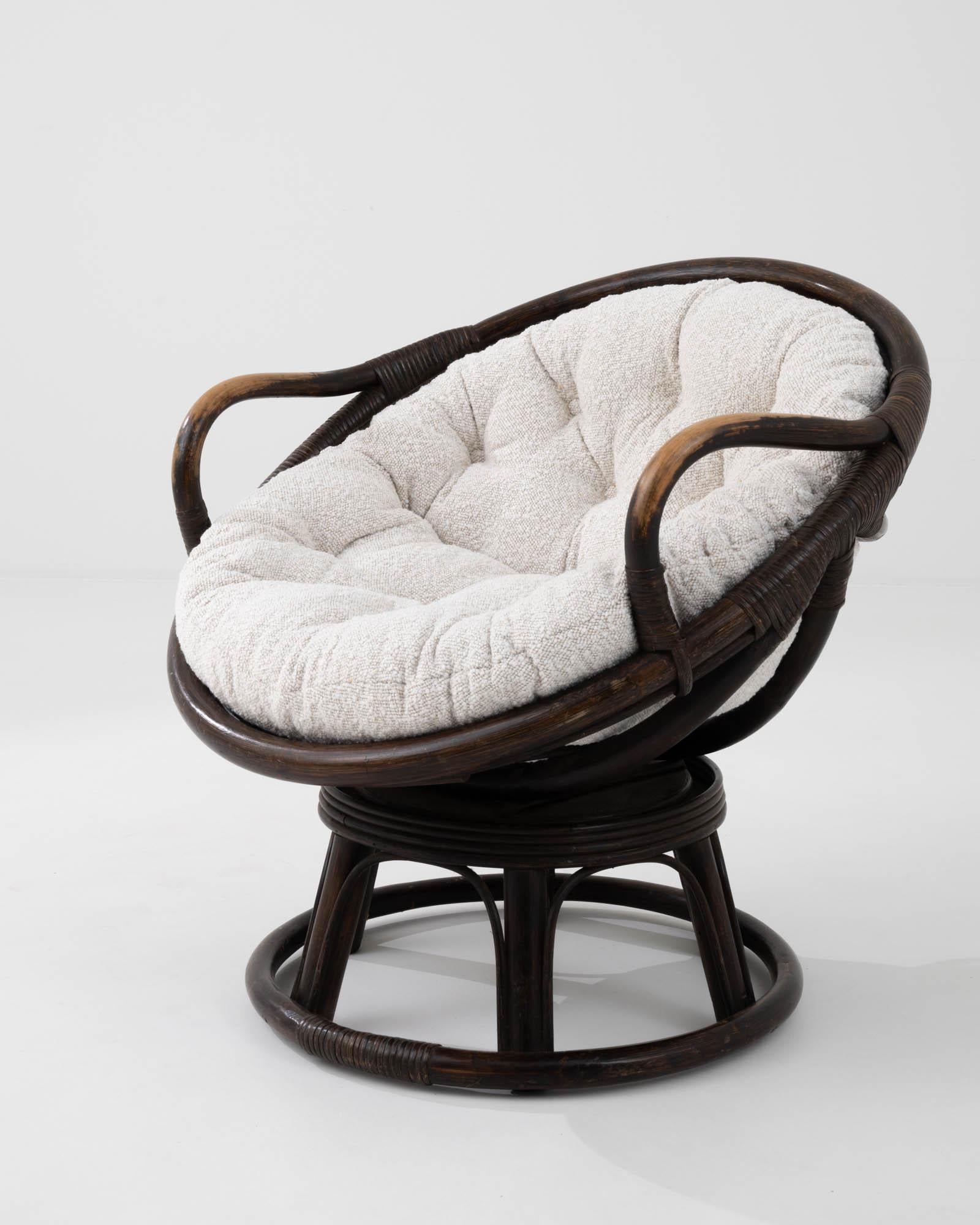 Mid-Century French Bouclé Cushioned Papasan Chair For Sale 3