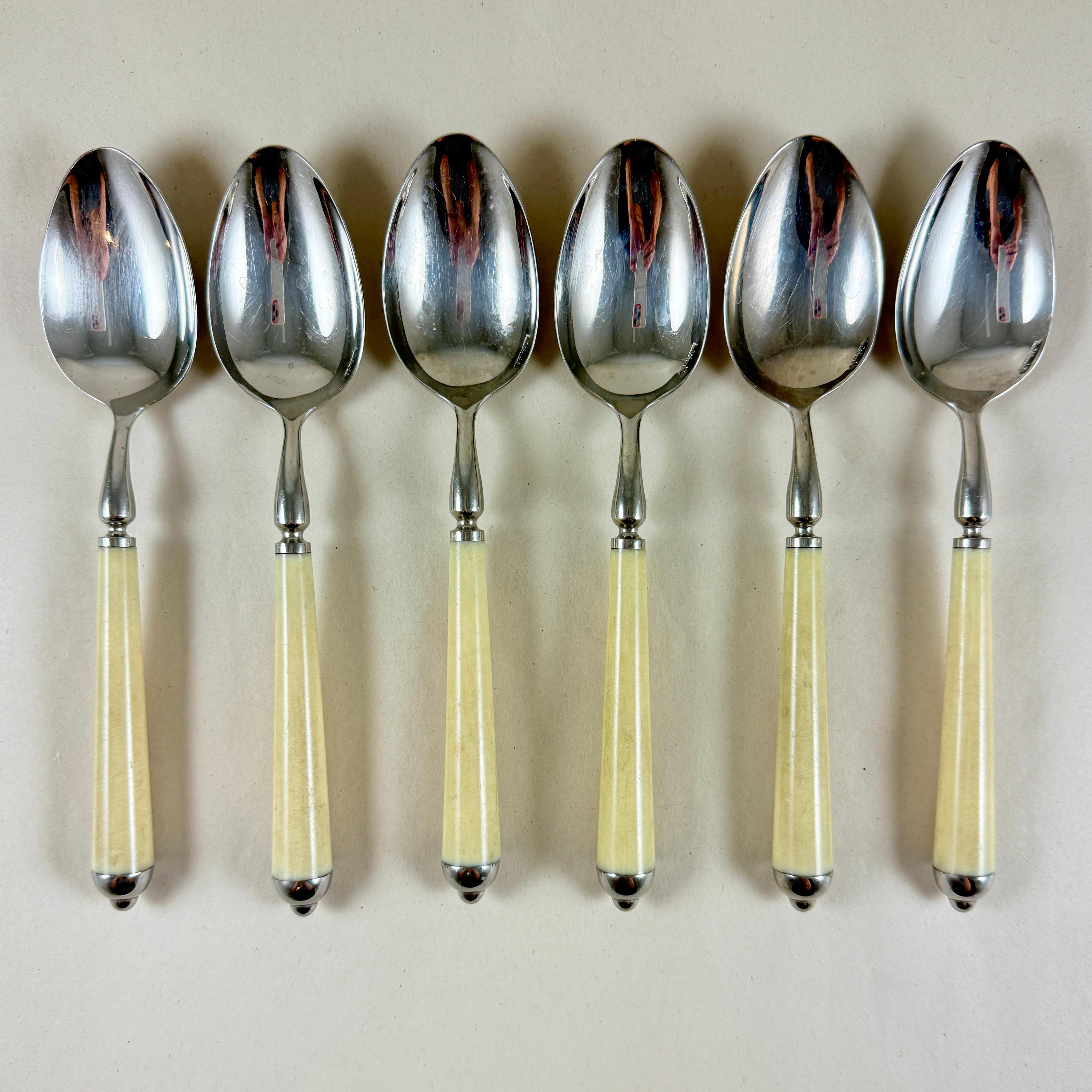 Fait à la machine Cuillères de table Bouillet Bourdelle du milieu du siècle, ensemble de 12 pièces en vente