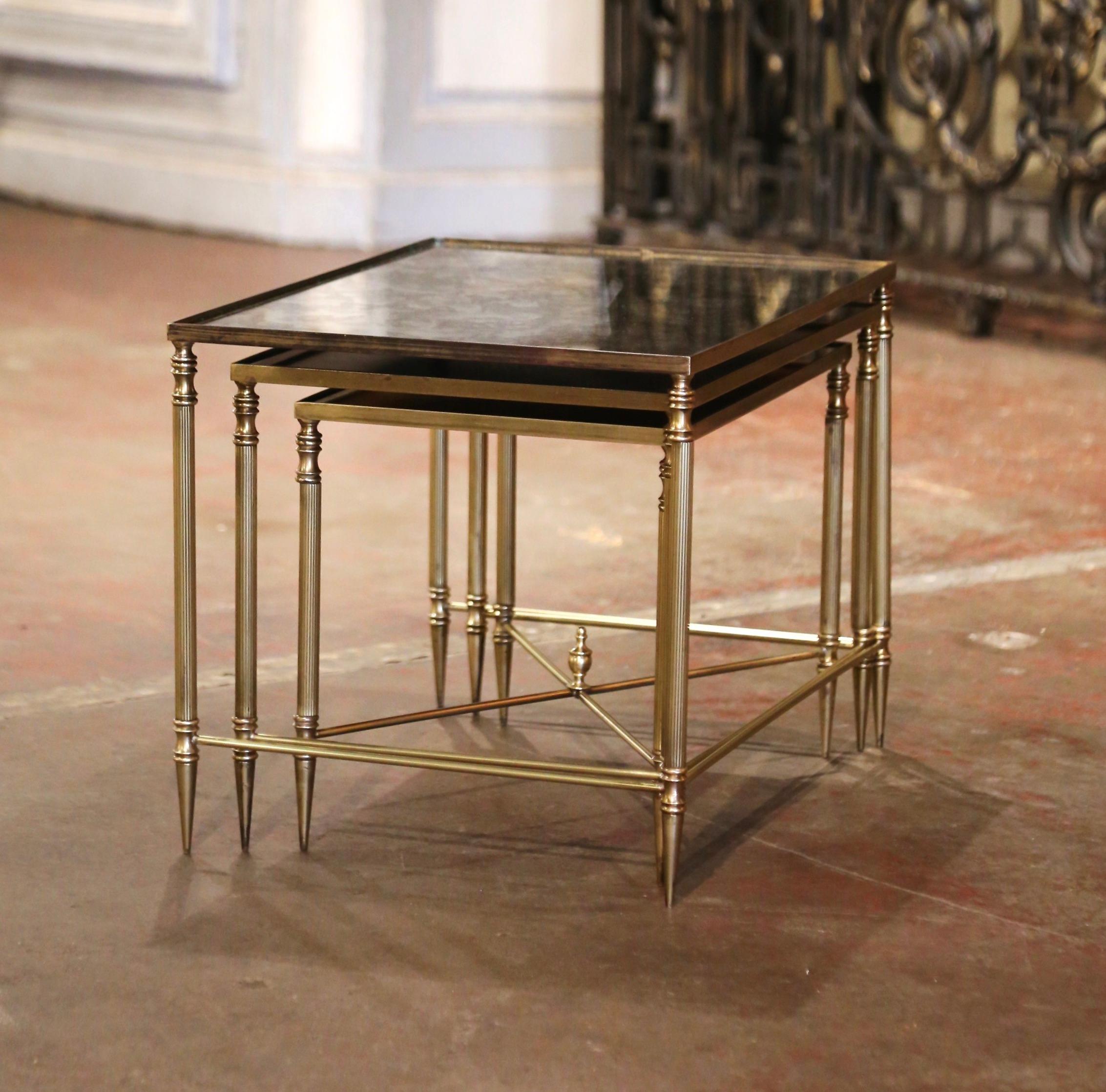 This elegant set of vintage 