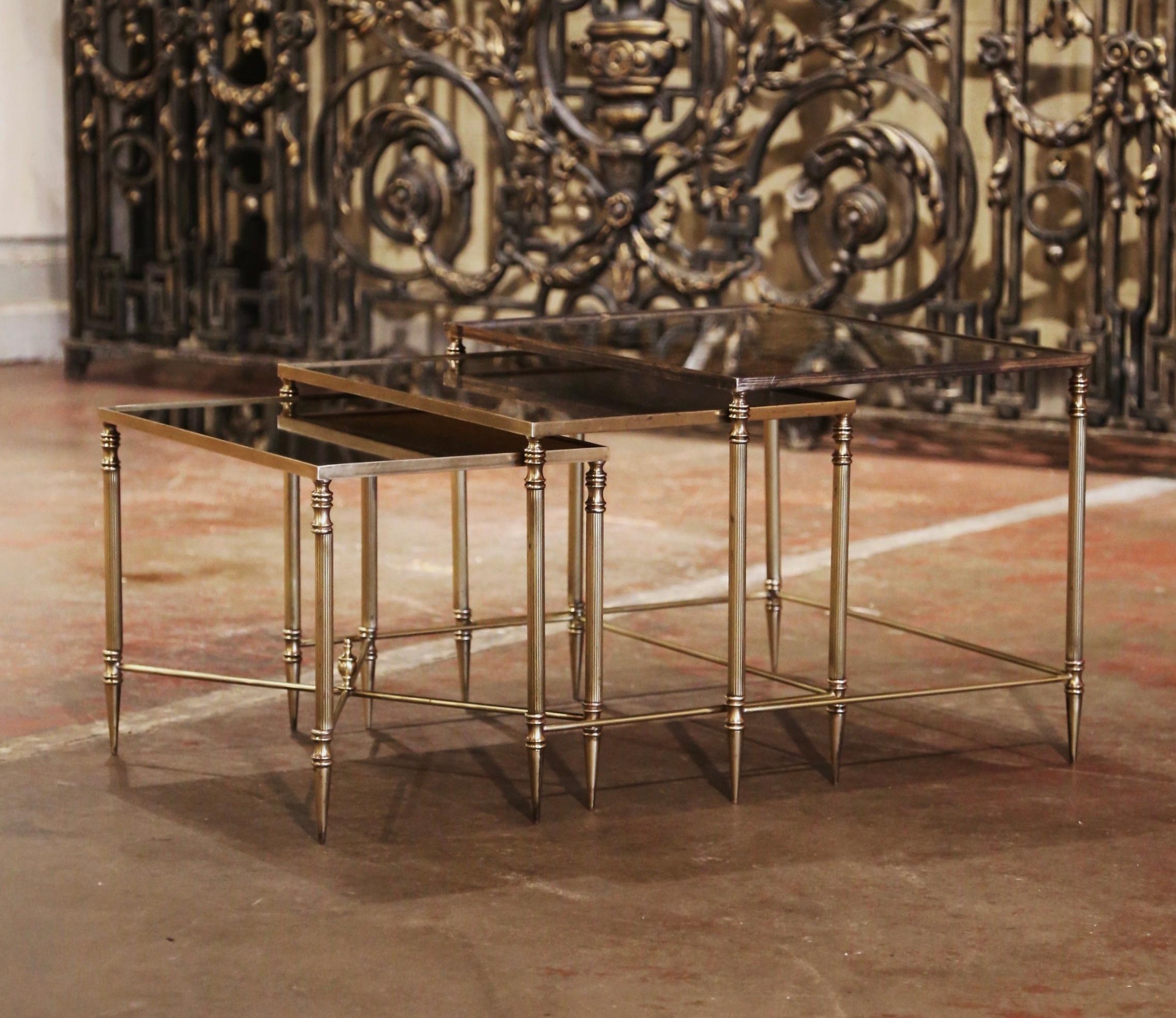 Neoclassical French Maison Bagues Brass and Églomisé Glass Nesting Tables, Mid-Century For Sale
