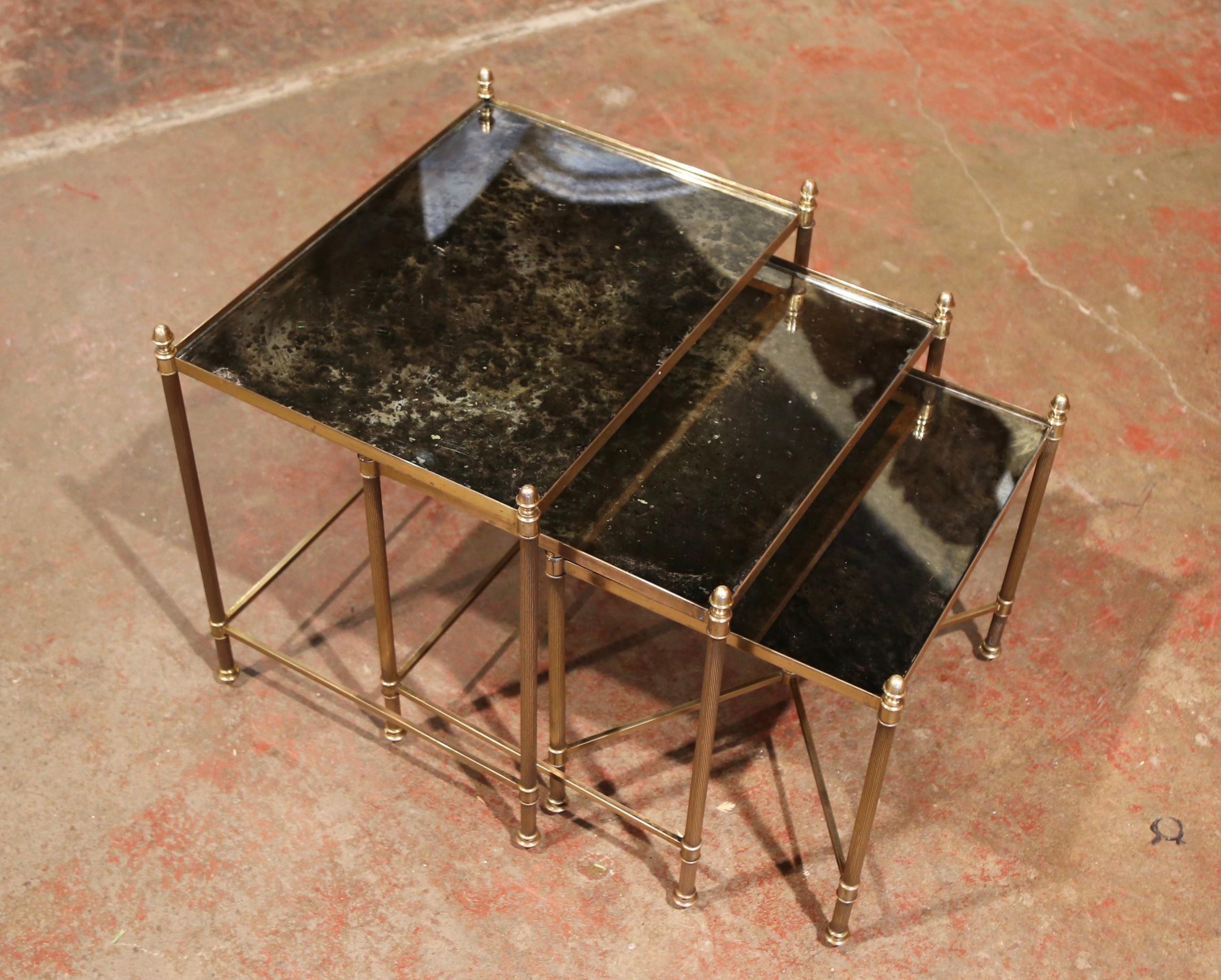 Midcentury French Brass and Églomisé Glass Nesting Tables from Maison Baguès In Excellent Condition In Dallas, TX