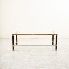 Table basse française du milieu du siècle dernier en laiton et verre de Pierre Vandel, vers 1970
