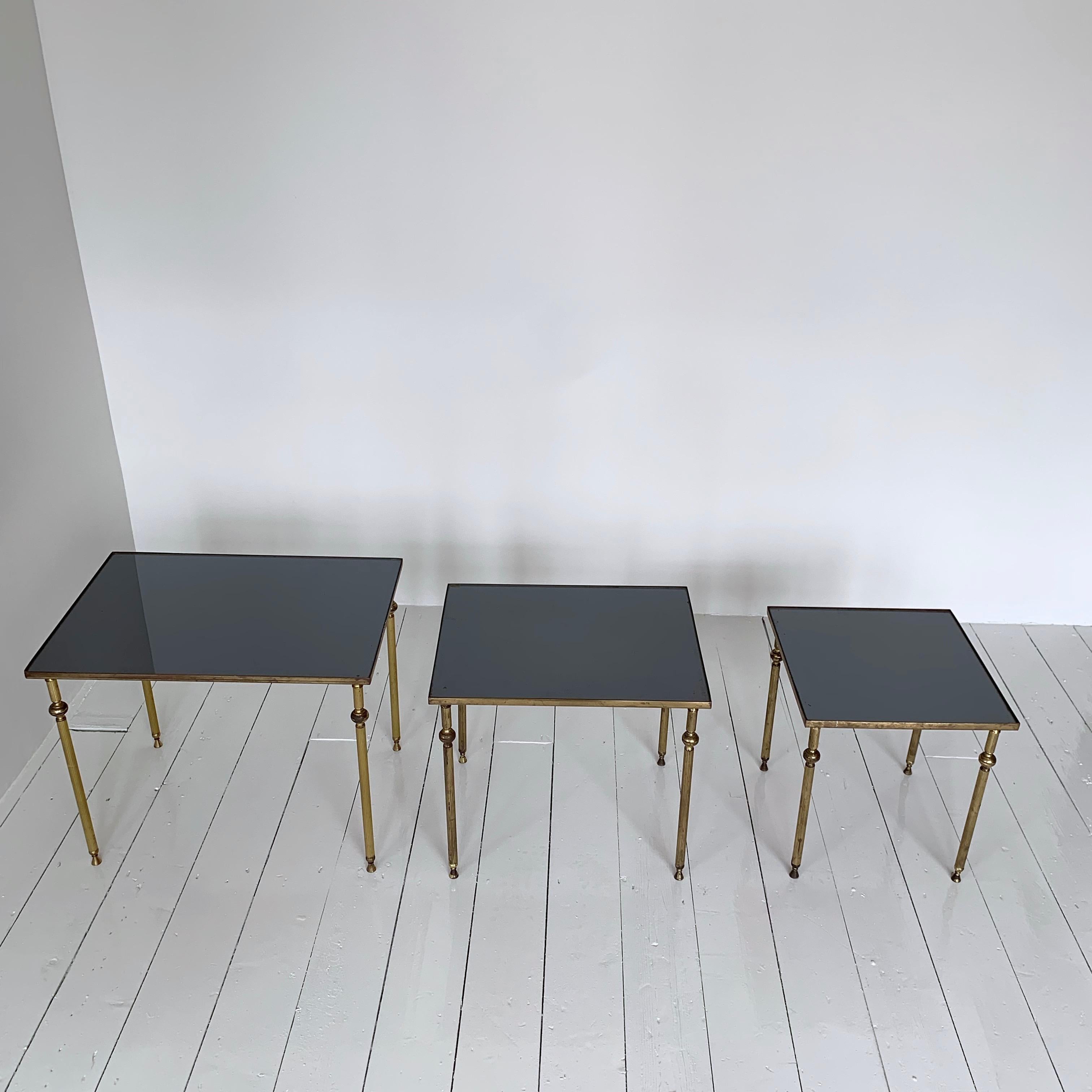 Midcentury French Brass and Tinted Black Mirrored Glass Topped Nest of Tables In Good Condition For Sale In Stockport, GB