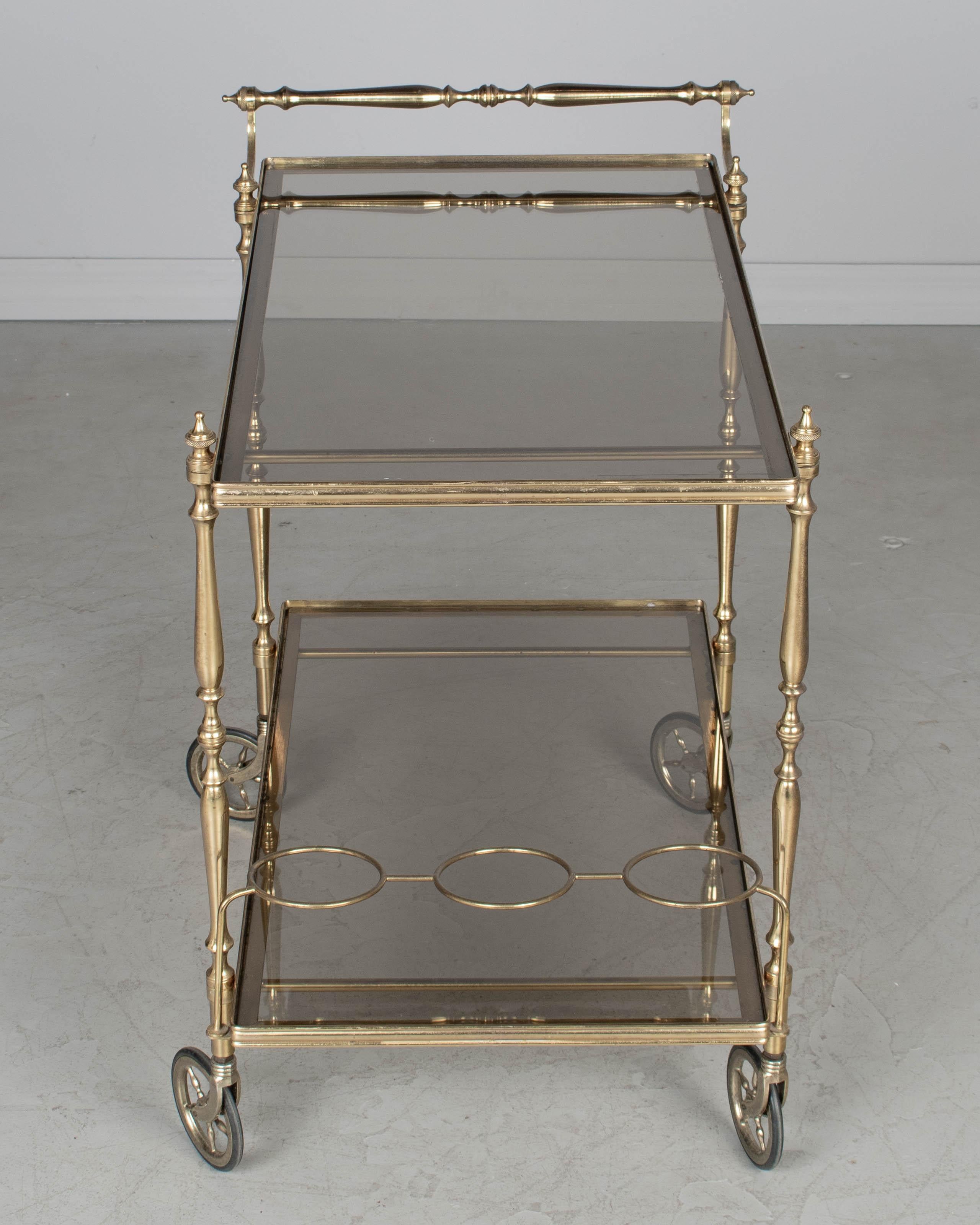 Chariot de bar en laiton du milieu du siècle en vente 4